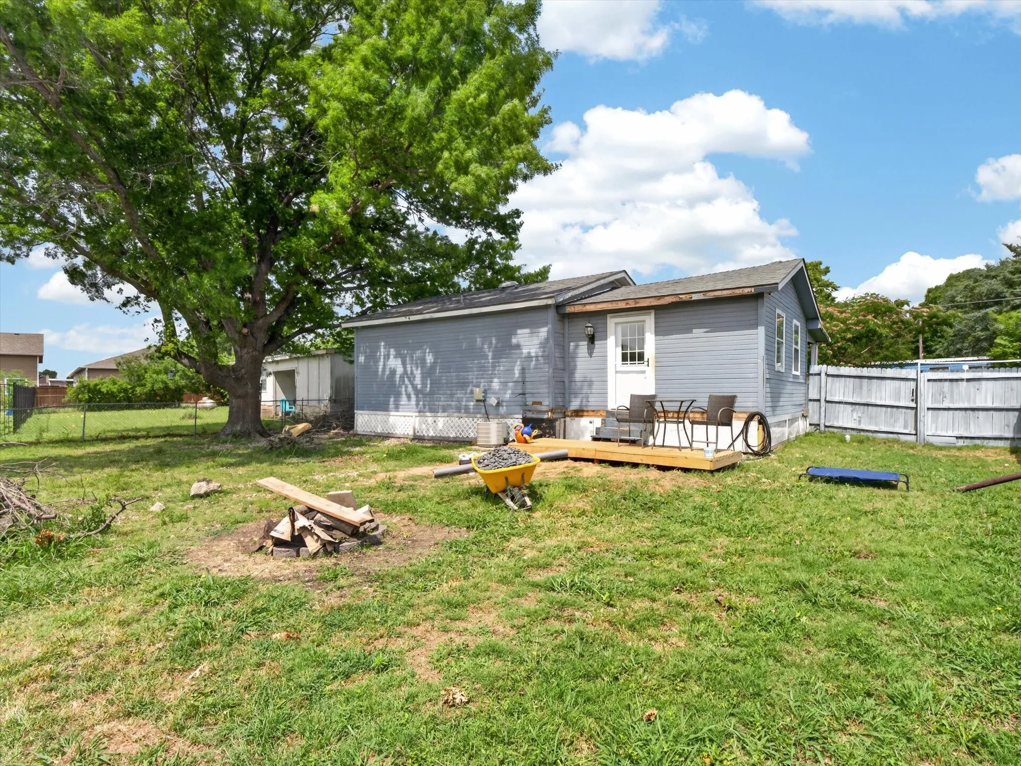 Single Family Residence For Sale in Grayson County , 225 Cobb Avenue, Van Alstyne, Texas 75495, 1 Bedroom, 1 Bathroom, Garage spaces, 767 Sqft, built in 1990, mls#21274214, Real Estate Agent in Van Alstyne, Homes For Sale in Grayson county, Homes For Sale in Van Alstyne, Realtor in Van Alstyne Texas, Real Estate Brokerage Independent Realty Texas, Luminita Cordes Realtor