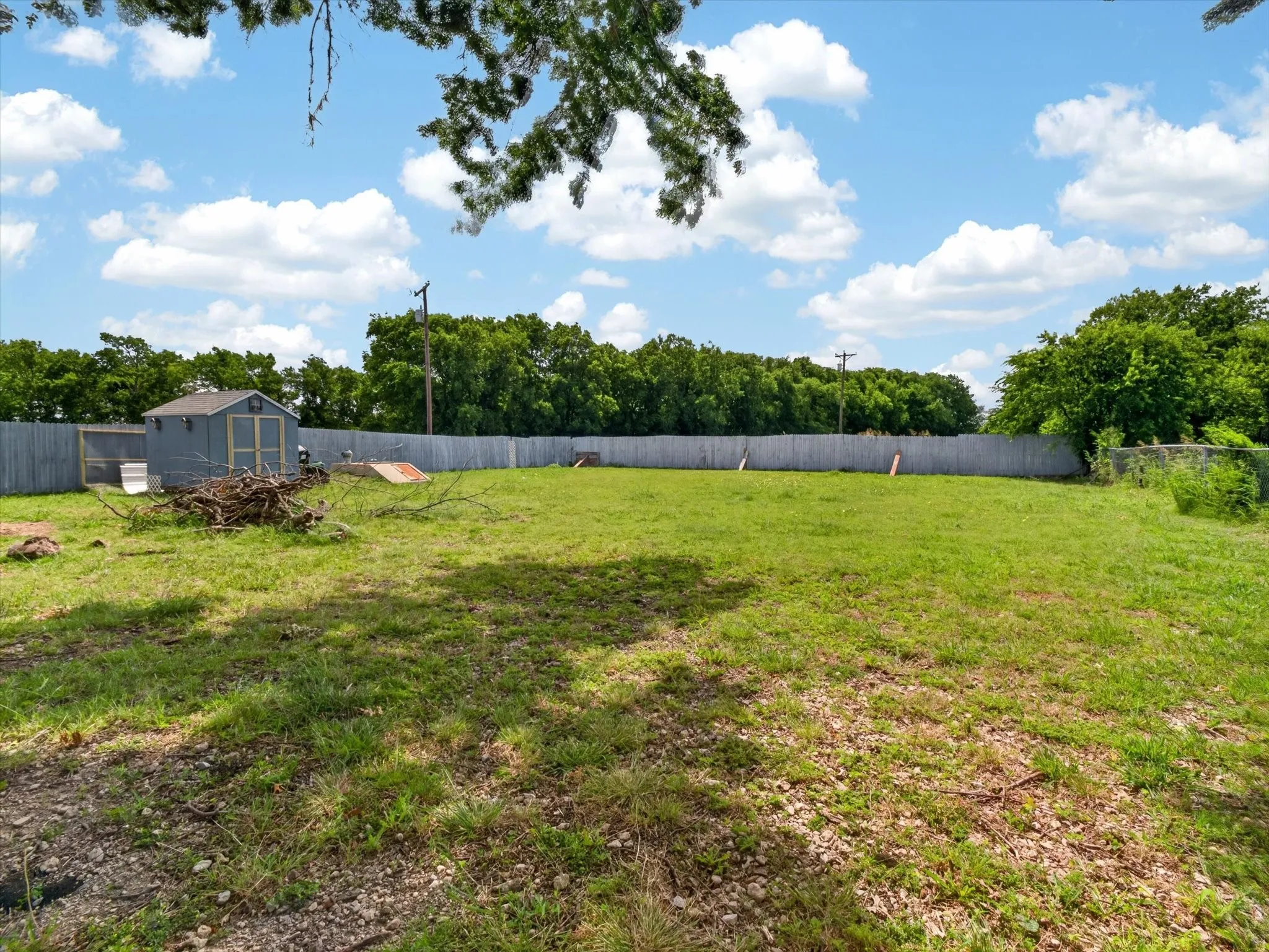 Single Family Residence For Sale in Grayson County , 225 Cobb Avenue, Van Alstyne, Texas 75495, 1 Bedroom, 1 Bathroom, Garage spaces, 767 Sqft, built in 1990, mls#21274214, Real Estate Agent in Van Alstyne, Homes For Sale in Grayson county, Homes For Sale in Van Alstyne, Realtor in Van Alstyne Texas, Real Estate Brokerage Independent Realty Texas, Luminita Cordes Realtor
