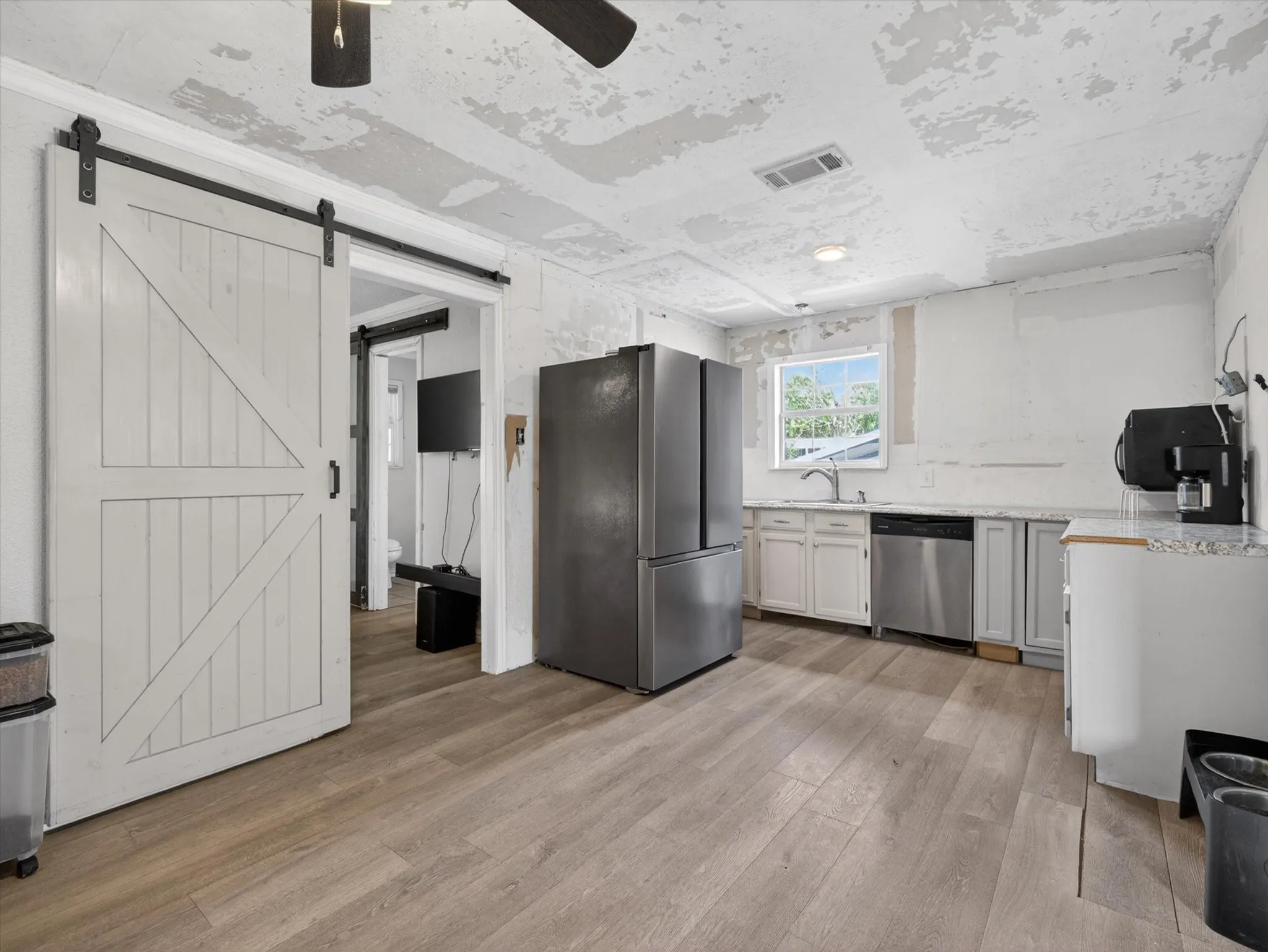 Single Family Residence For Sale in Grayson County , 225 Cobb Avenue, Van Alstyne, Texas 75495, 1 Bedroom, 1 Bathroom, Garage spaces, 767 Sqft, built in 1990, mls#21274214, Real Estate Agent in Van Alstyne, Homes For Sale in Grayson county, Homes For Sale in Van Alstyne, Realtor in Van Alstyne Texas, Real Estate Brokerage Independent Realty Texas, Luminita Cordes Realtor