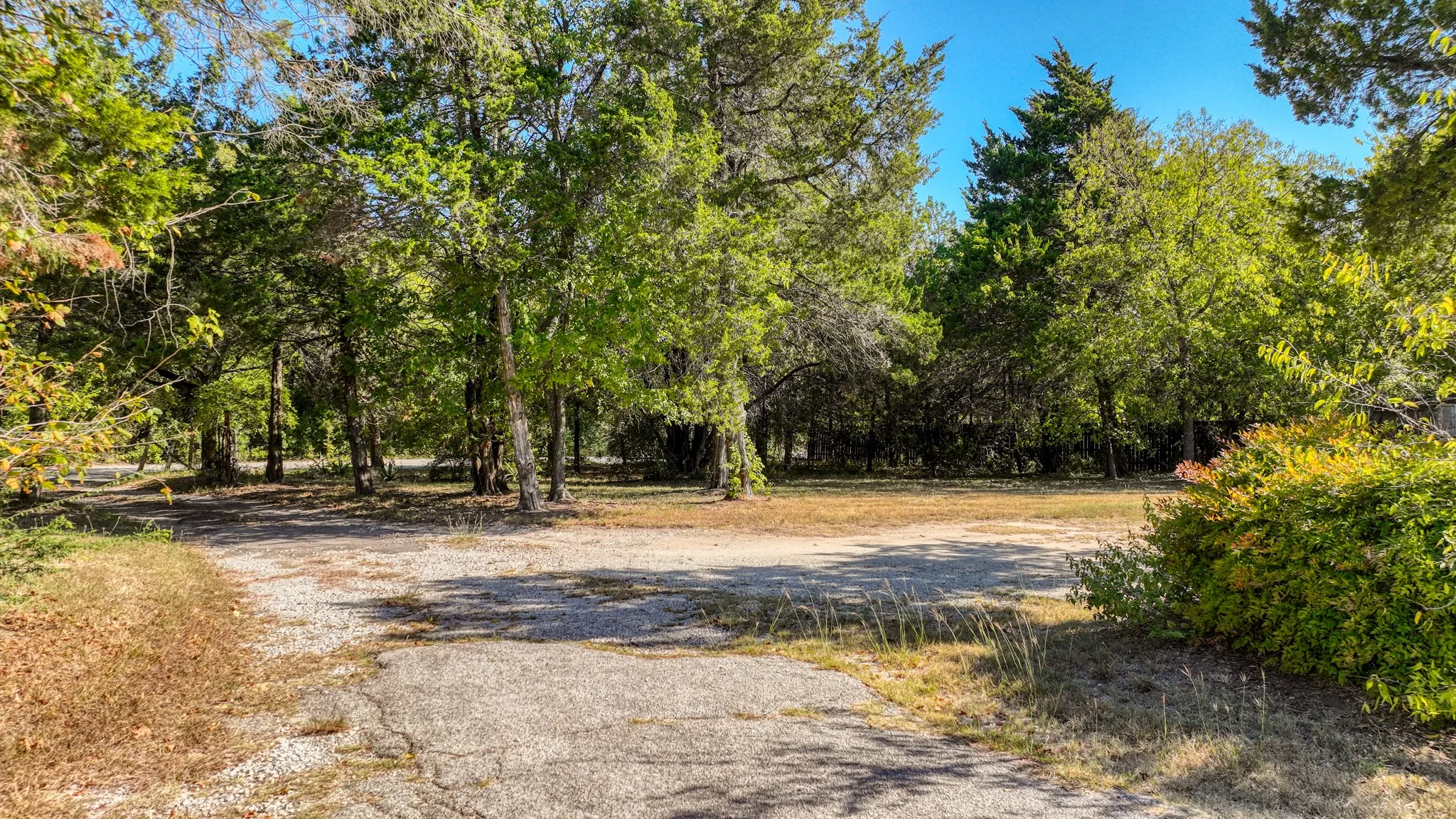 Single Family Residence For Sale in Dallas County , 1922 W Pleasant Run Road, De Soto, Texas 75115, 3 Bedroom, 3 Bathroom, Garage spaces, 3,649 Sqft, built in 1956, mls#21275210, Real Estate Agent in De Soto, Homes For Sale in Dallas county, Homes For Sale in De Soto, Realtor in De Soto Texas, Real Estate Brokerage Independent Realty Texas, Luminita Cordes Realtor