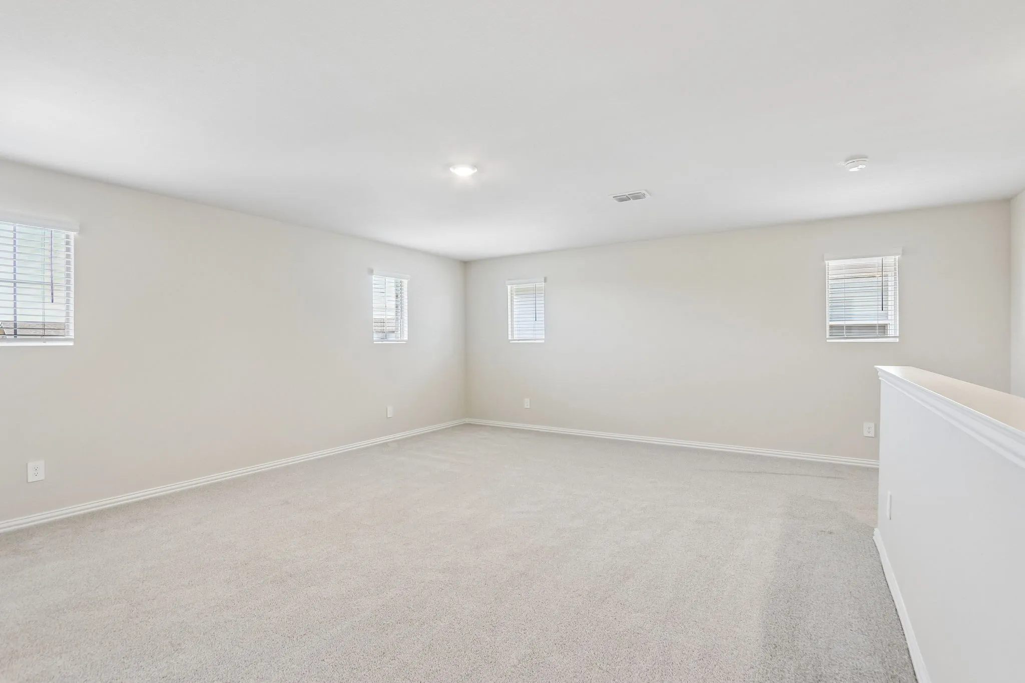  Photo is not of the actual home, but is an inspirational photo of builder’s model home and may depict options, furnishings, and/or decorator features that are not included.
