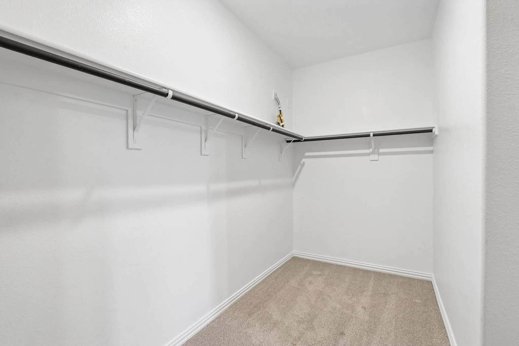  Photo is not of the actual home, but is an inspirational photo of builder’s model home and may depict options, furnishings, and/or decorator features that are not included.
