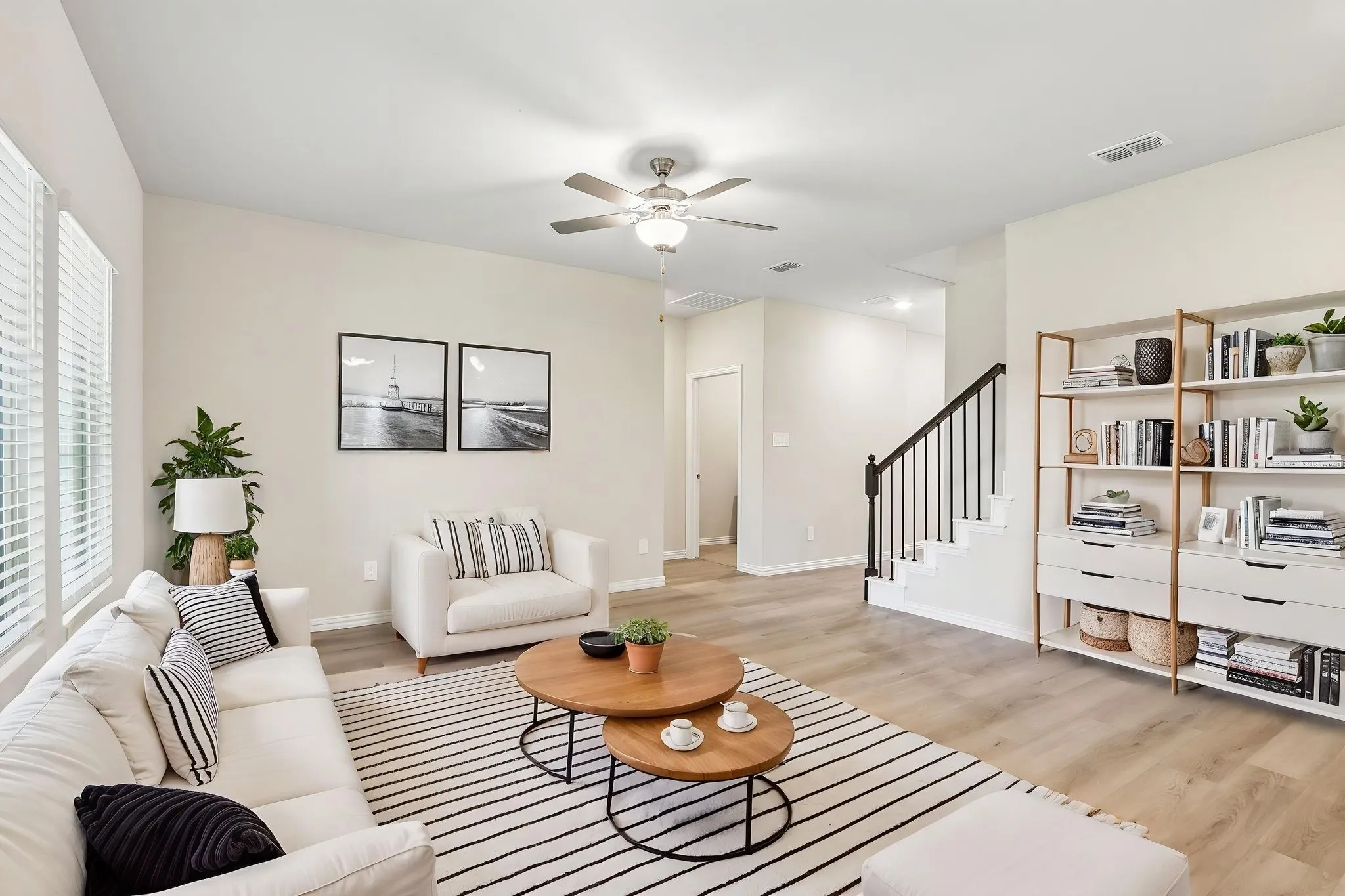  Photo is not of the actual home, but is an inspirational photo of builder’s model home and may depict options, furnishings, and/or decorator features that are not included.
