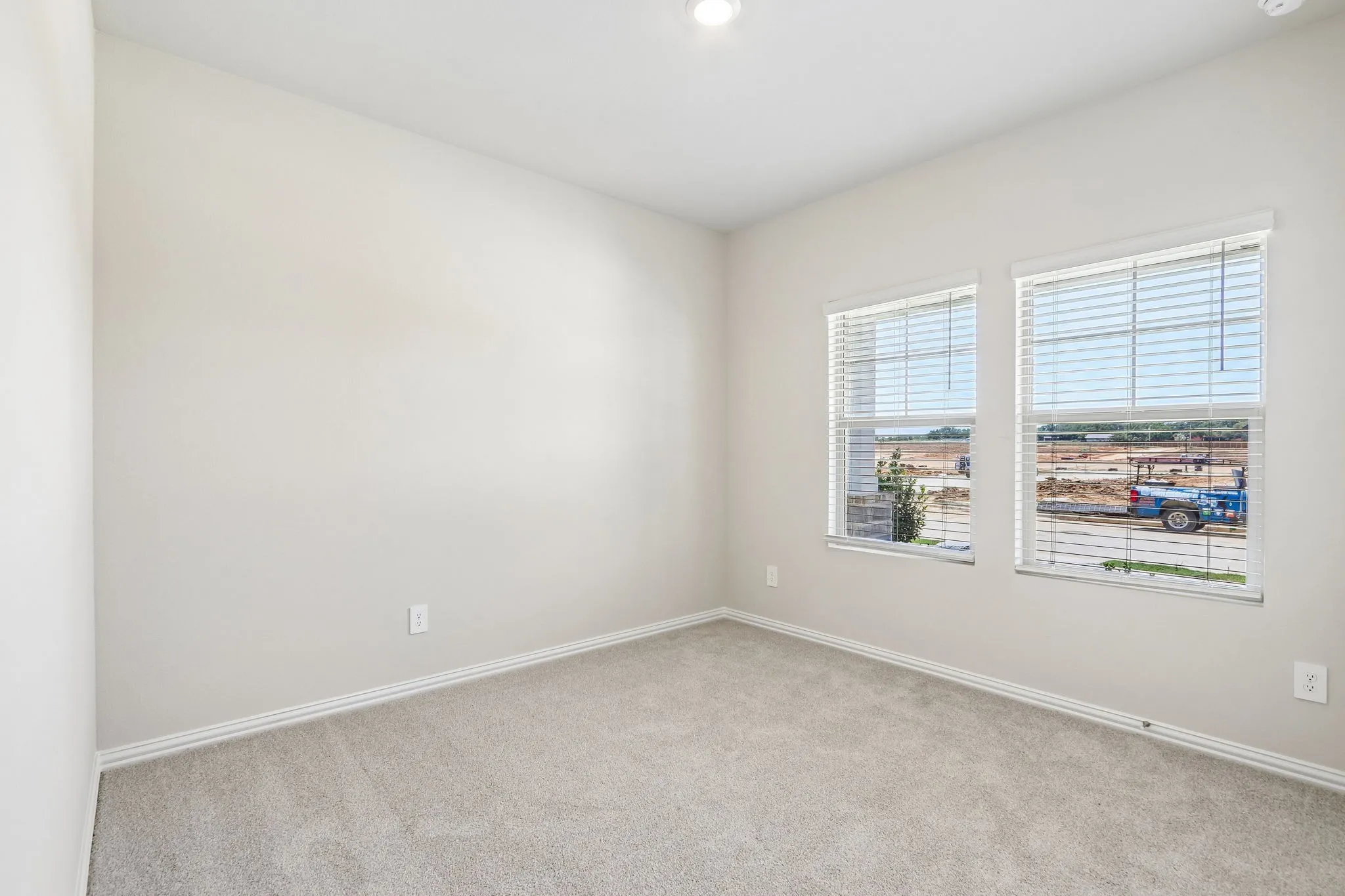 Photo is not of the actual home, but is an inspirational photo of builder’s model home and may depict options, furnishings, and/or decorator features that are not included.
