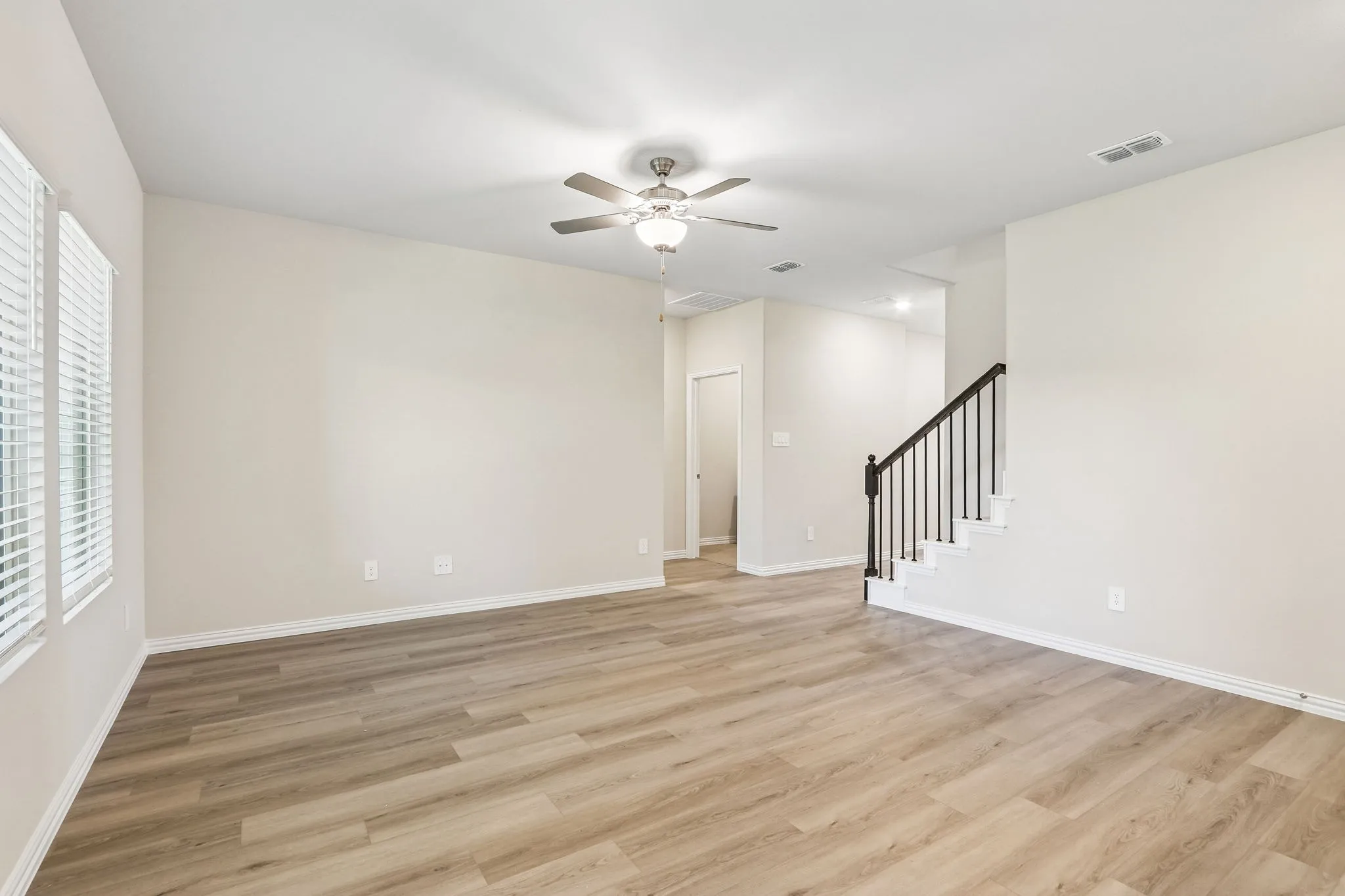  Photo is not of the actual home, but is an inspirational photo of builder’s model home and may depict options, furnishings, and/or decorator features that are not included.
