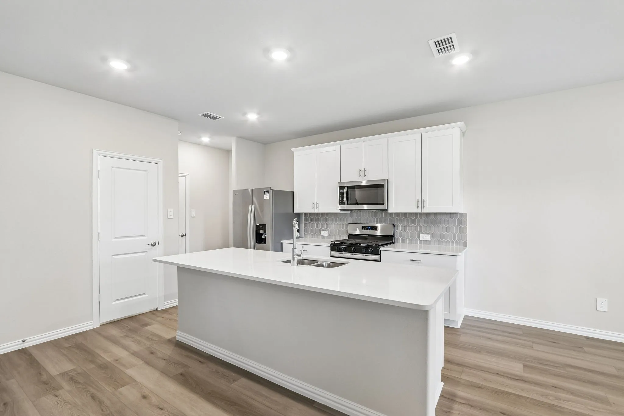  Photo is not of the actual home, but is an inspirational photo of builder’s model home and may depict options, furnishings, and/or decorator features that are not included.

