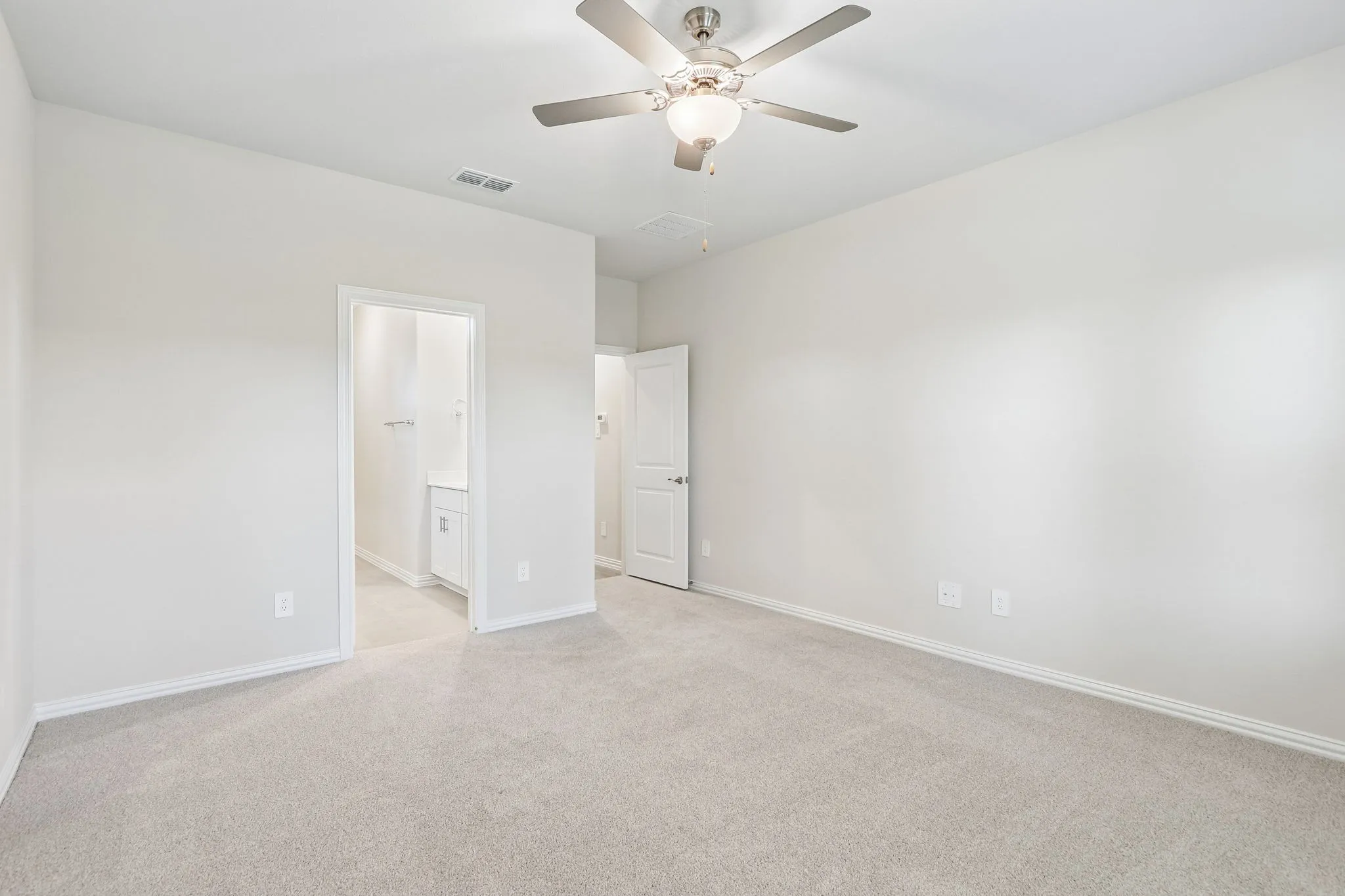  Photo is not of the actual home, but is an inspirational photo of builder’s model home and may depict options, furnishings, and/or decorator features that are not included.
