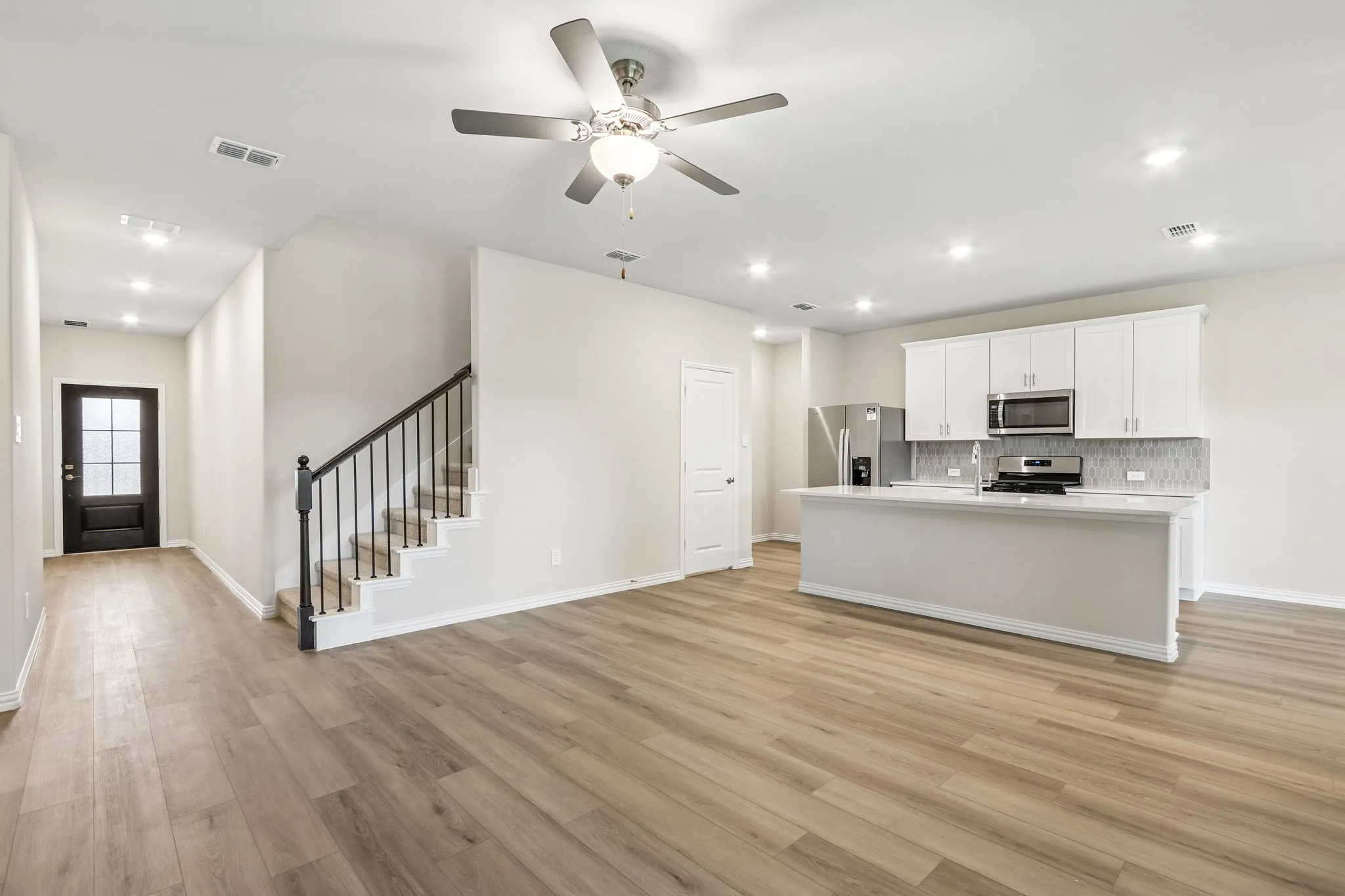  Photo is not of the actual home, but is an inspirational photo of builder’s model home and may depict options, furnishings, and/or decorator features that are not included.

