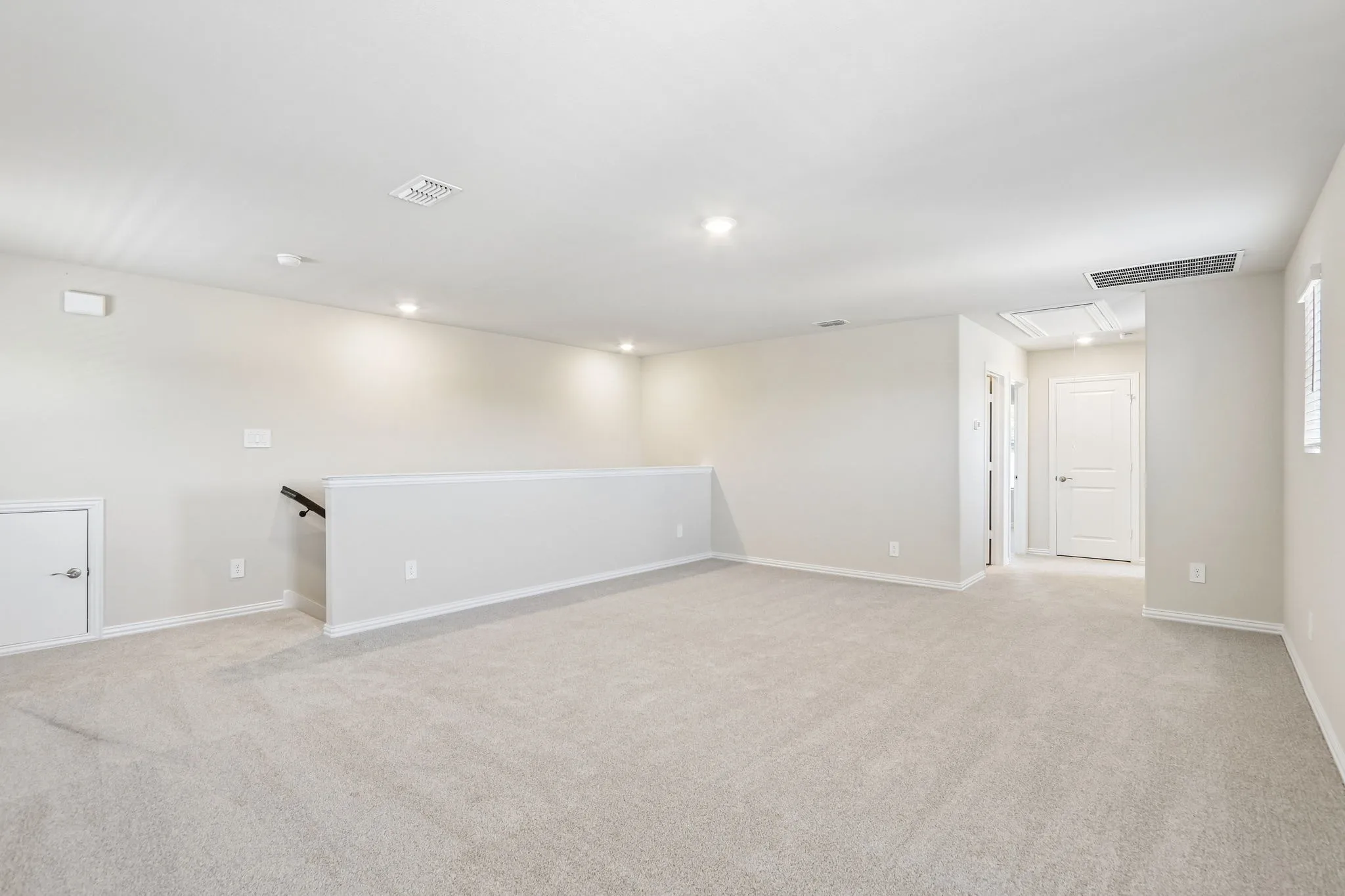  Photo is not of the actual home, but is an inspirational photo of builder’s model home and may depict options, furnishings, and/or decorator features that are not included.
