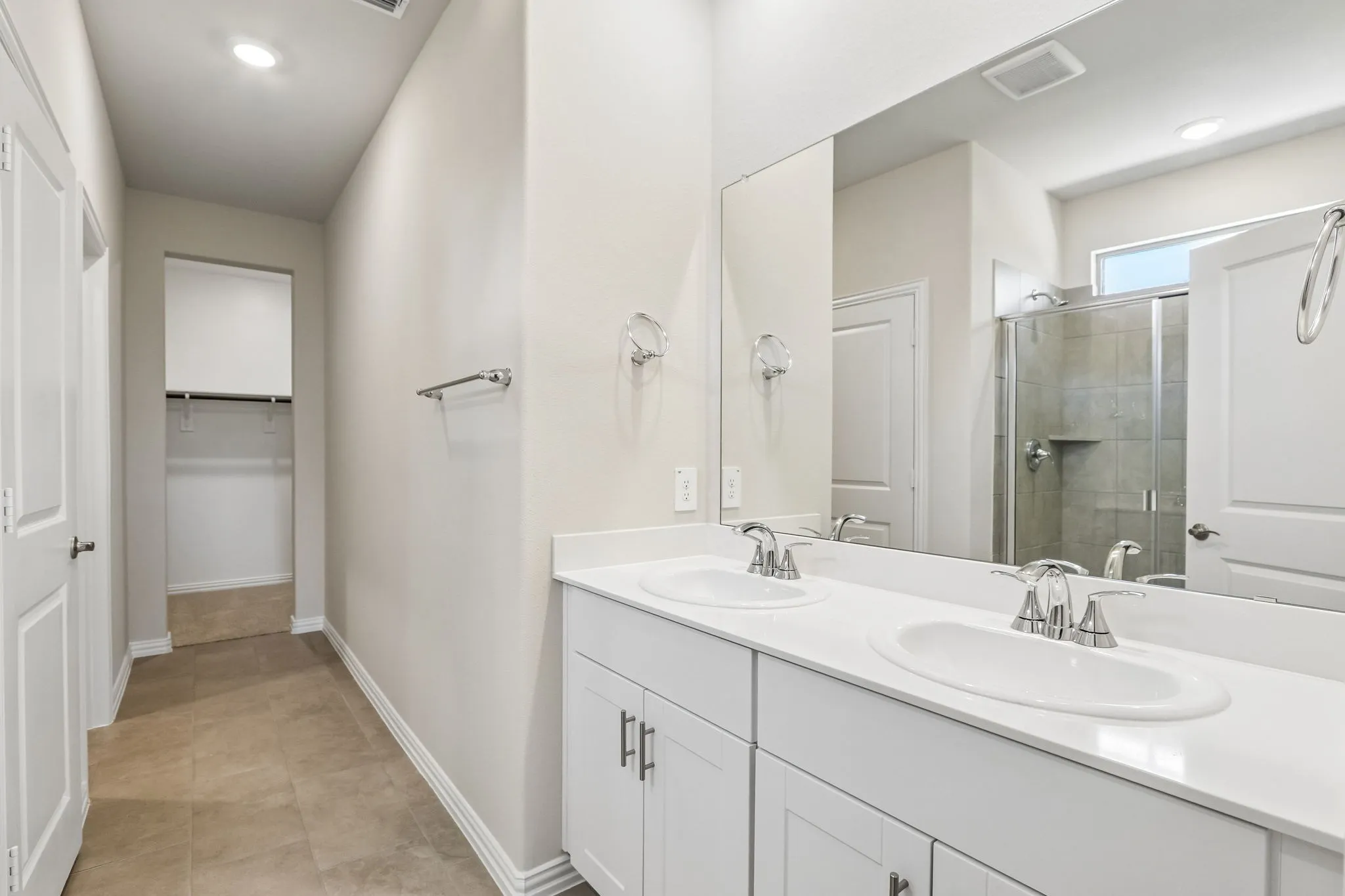  Photo is not of the actual home, but is an inspirational photo of builder’s model home and may depict options, furnishings, and/or decorator features that are not included.
