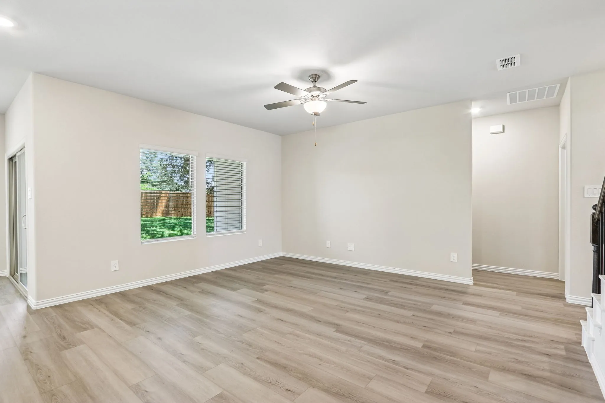  Photo is not of the actual home, but is an inspirational photo of builder’s model home and may depict options, furnishings, and/or decorator features that are not included.
