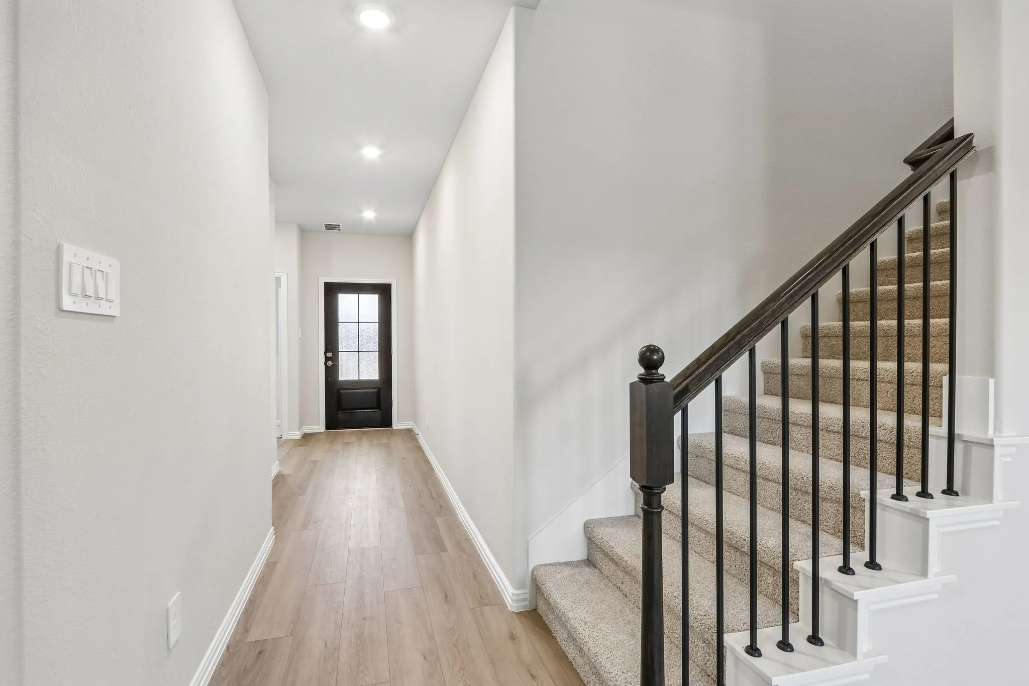  Photo is not of the actual home, but is an inspirational photo of builder’s model home and may depict options, furnishings, and/or decorator features that are not included.
