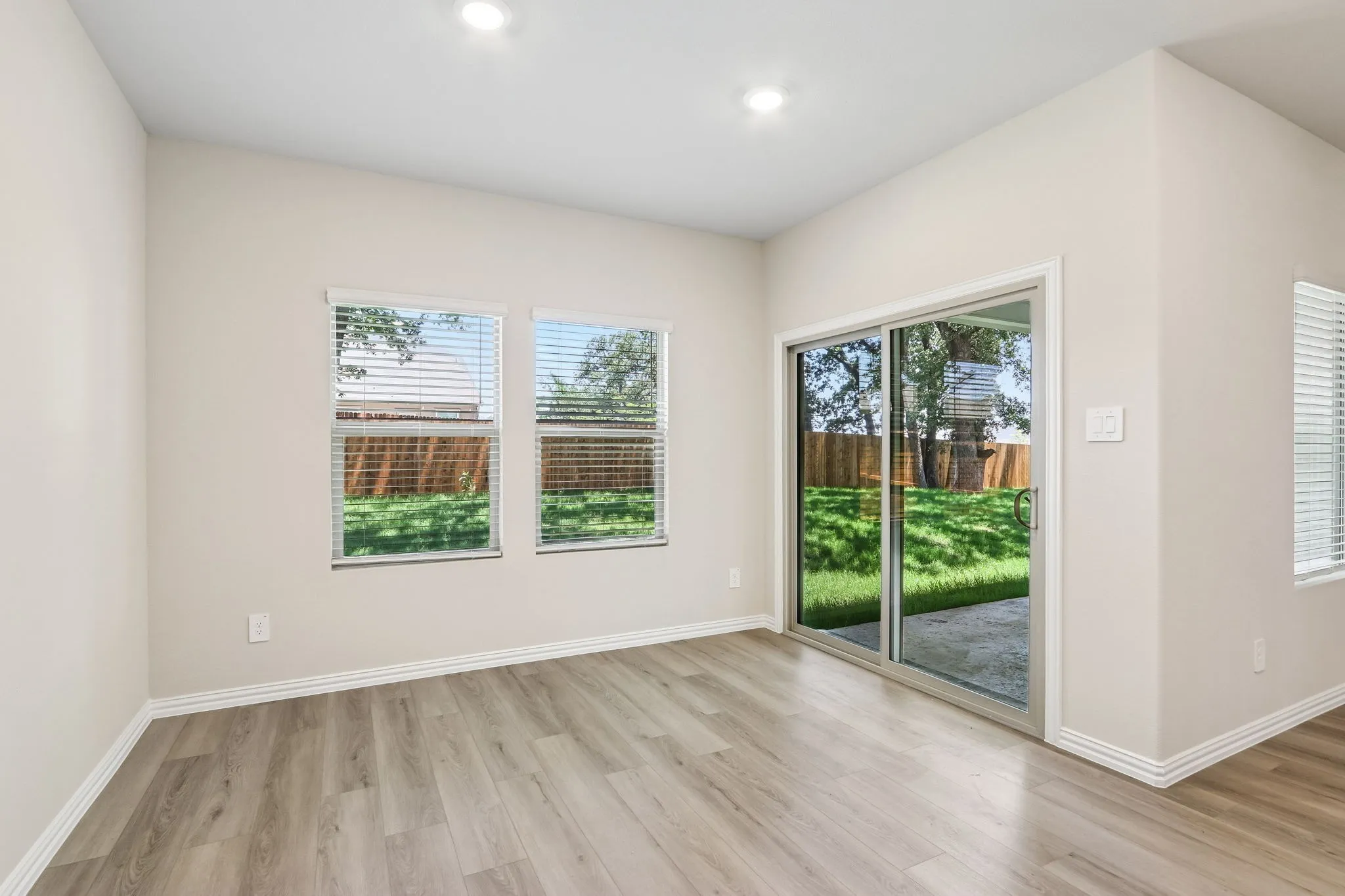  Photo is not of the actual home, but is an inspirational photo of builder’s model home and may depict options, furnishings, and/or decorator features that are not included.
