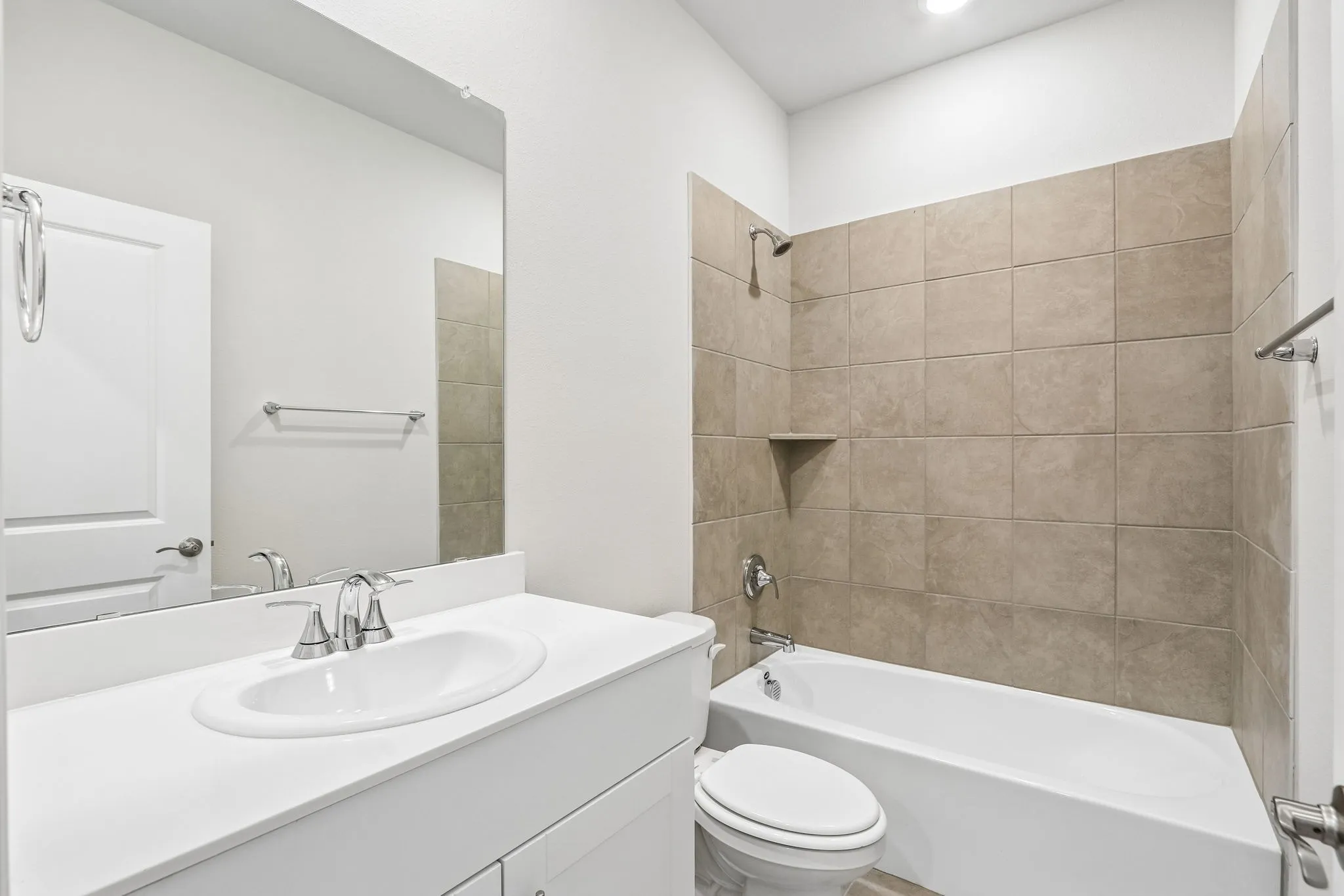  Photo is not of the actual home, but is an inspirational photo of builder’s model home and may depict options, furnishings, and/or decorator features that are not included.
