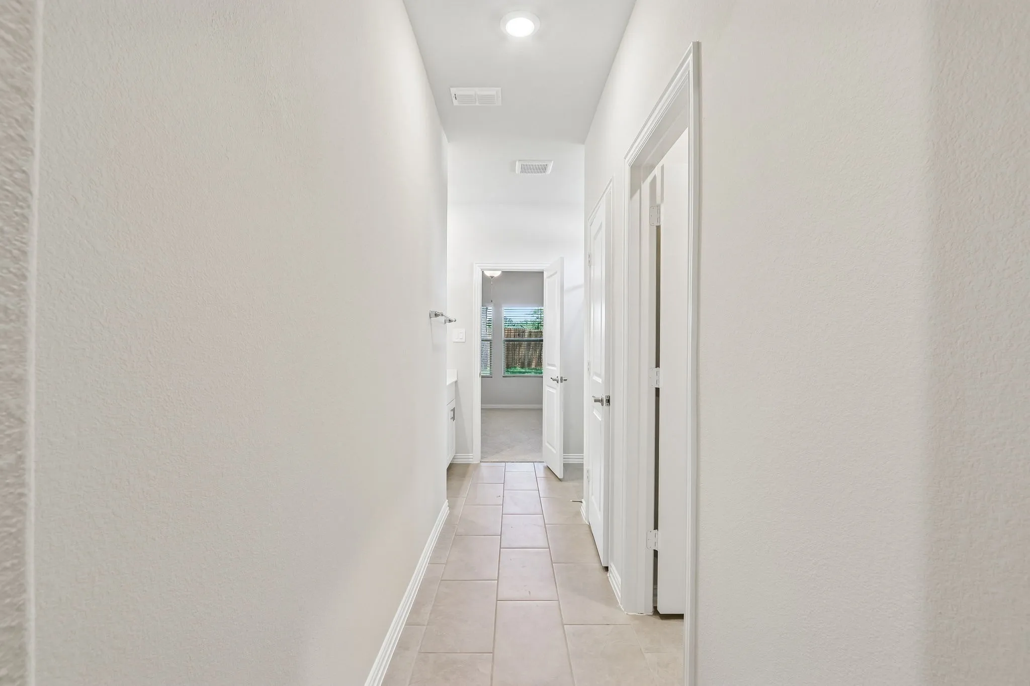  Photo is not of the actual home, but is an inspirational photo of builder’s model home and may depict options, furnishings, and/or decorator features that are not included.
