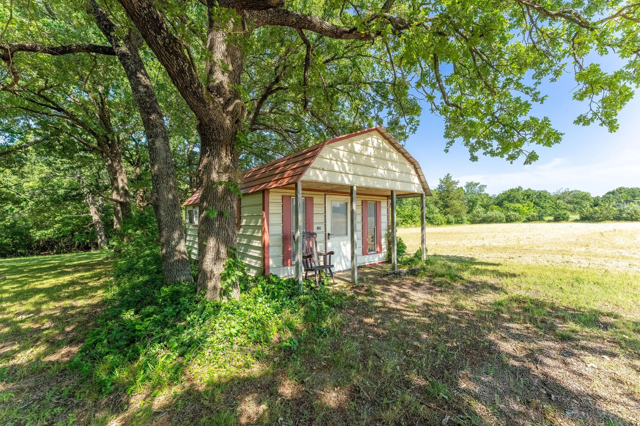 Single Family Residence For Sale in Grayson County , 27659 US Highway 377, Gordonville, Texas 76245, 3 Bedroom, 3 Bathroom, 2 Garage spaces, 2,707 Sqft, built in 1981, Price $975,000, mls#21273294, Real Estate Agent in Gordonville, Homes For Sale in Grayson county, Homes For Sale in Gordonville, Realtor in Gordonville Texas, Real Estate Brokerage Independent Realty Texas, Luminita Cordes Realtor