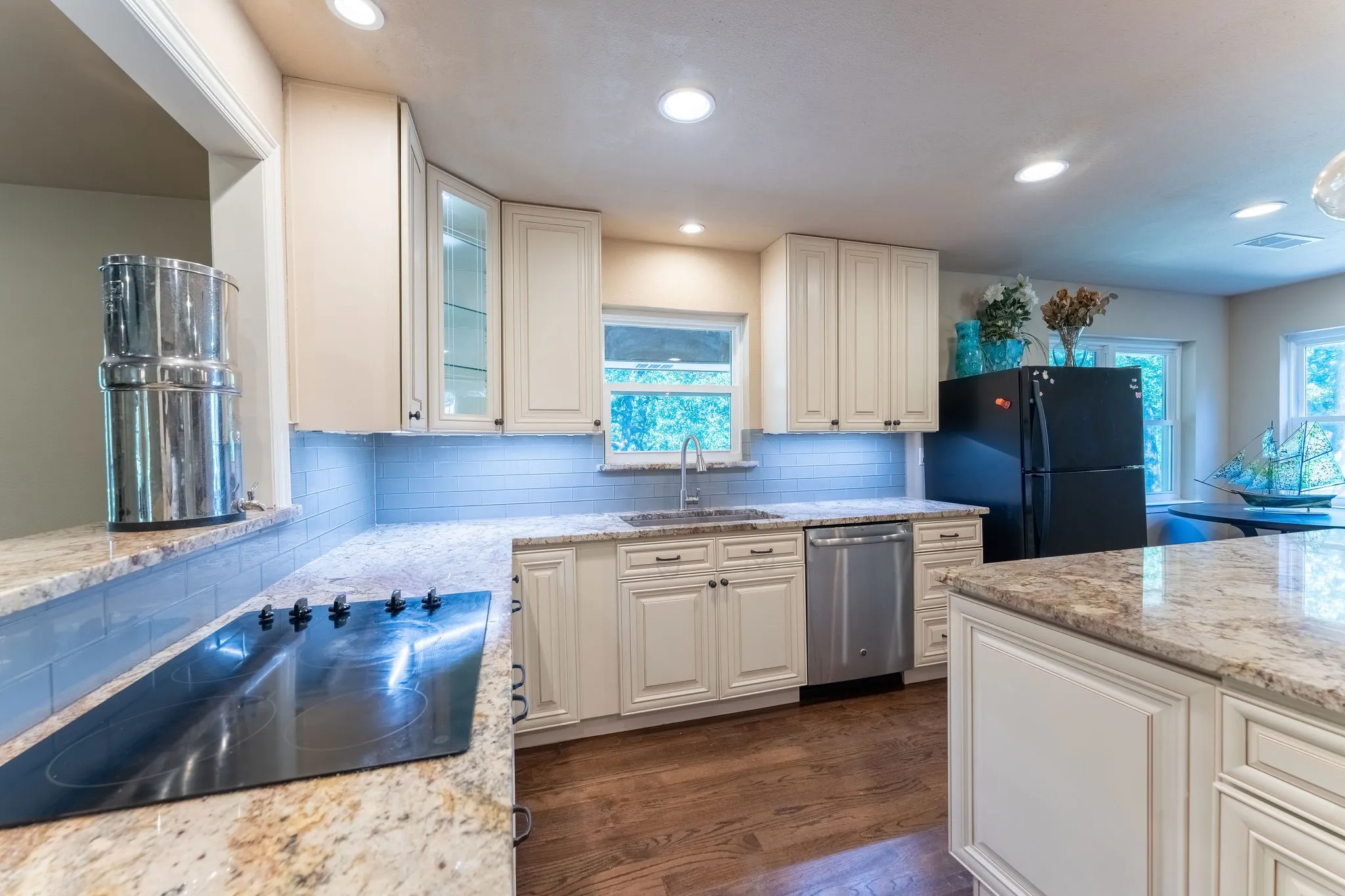 Single Family Residence For Sale in Grayson County , 27659 US Highway 377, Gordonville, Texas 76245, 3 Bedroom, 3 Bathroom, 2 Garage spaces, 2,707 Sqft, built in 1981, Price $975,000, mls#21273294, Real Estate Agent in Gordonville, Homes For Sale in Grayson county, Homes For Sale in Gordonville, Realtor in Gordonville Texas, Real Estate Brokerage Independent Realty Texas, Luminita Cordes Realtor