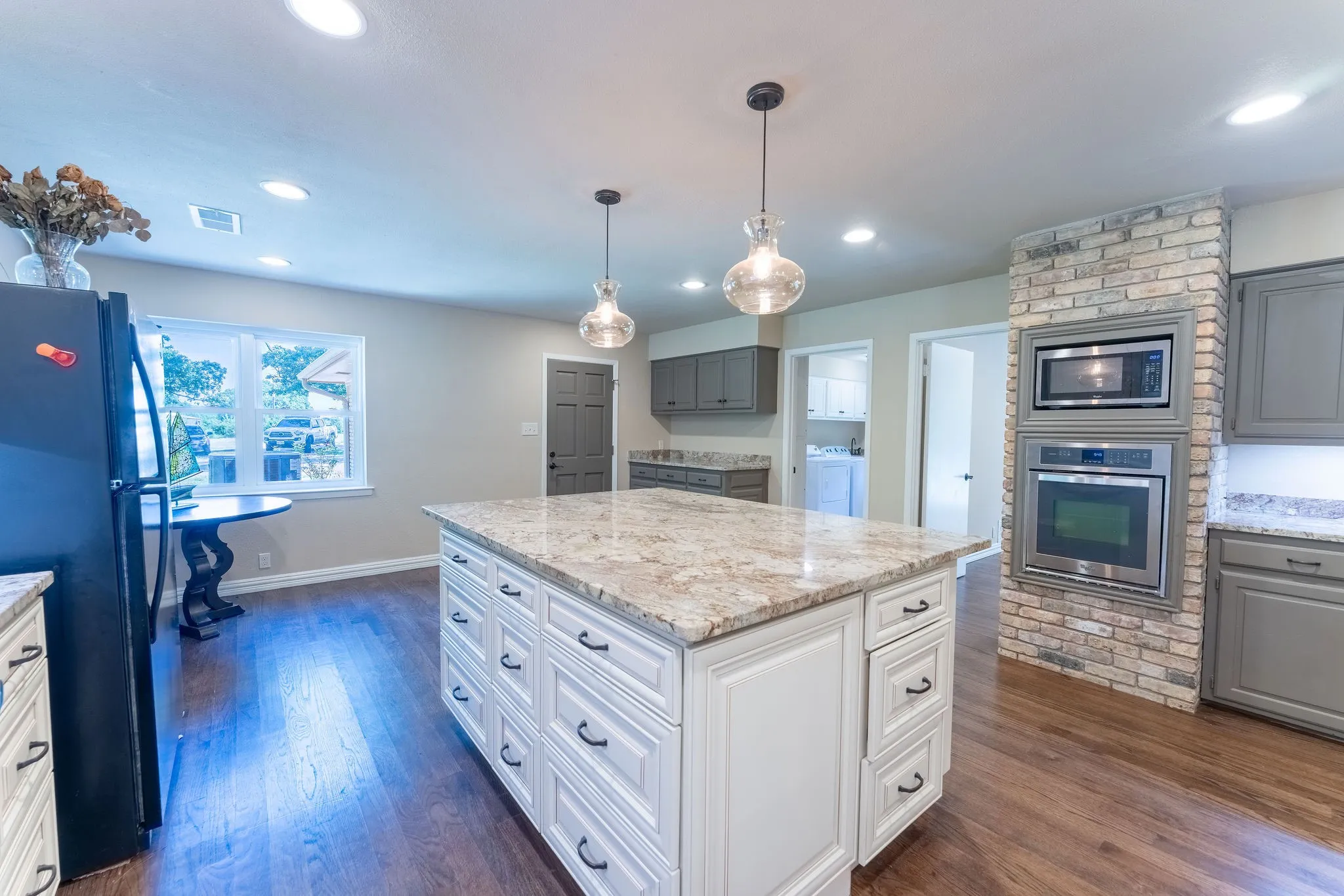 Single Family Residence For Sale in Grayson County , 27659 US Highway 377, Gordonville, Texas 76245, 3 Bedroom, 3 Bathroom, 2 Garage spaces, 2,707 Sqft, built in 1981, Price $975,000, mls#21273294, Real Estate Agent in Gordonville, Homes For Sale in Grayson county, Homes For Sale in Gordonville, Realtor in Gordonville Texas, Real Estate Brokerage Independent Realty Texas, Luminita Cordes Realtor