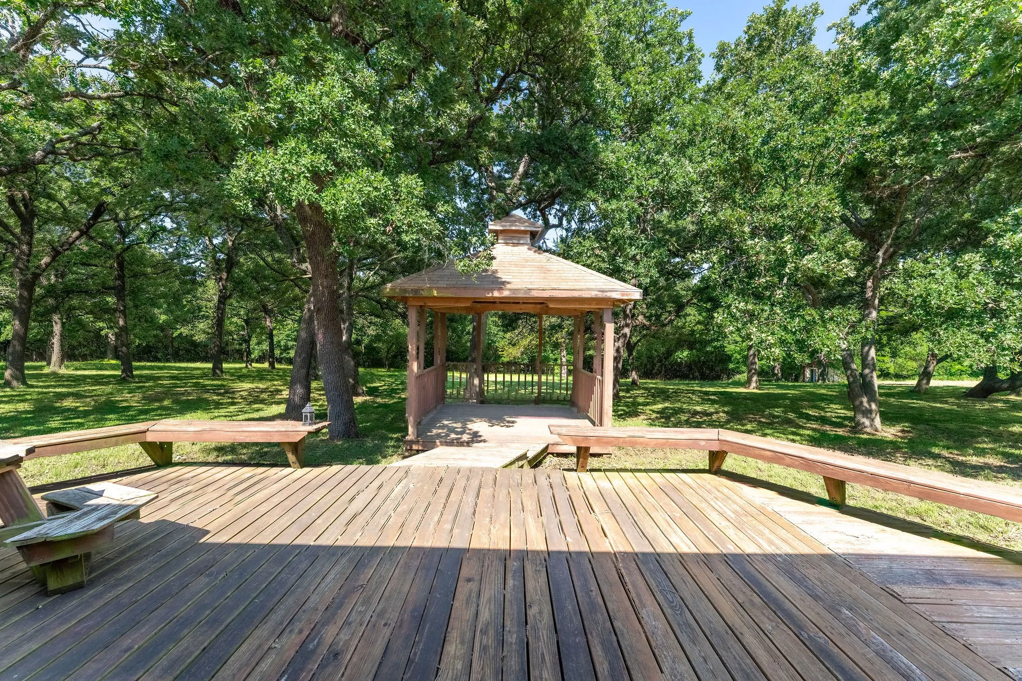Single Family Residence For Sale in Grayson County , 27659 US Highway 377, Gordonville, Texas 76245, 3 Bedroom, 3 Bathroom, 2 Garage spaces, 2,707 Sqft, built in 1981, Price $975,000, mls#21273294, Real Estate Agent in Gordonville, Homes For Sale in Grayson county, Homes For Sale in Gordonville, Realtor in Gordonville Texas, Real Estate Brokerage Independent Realty Texas, Luminita Cordes Realtor