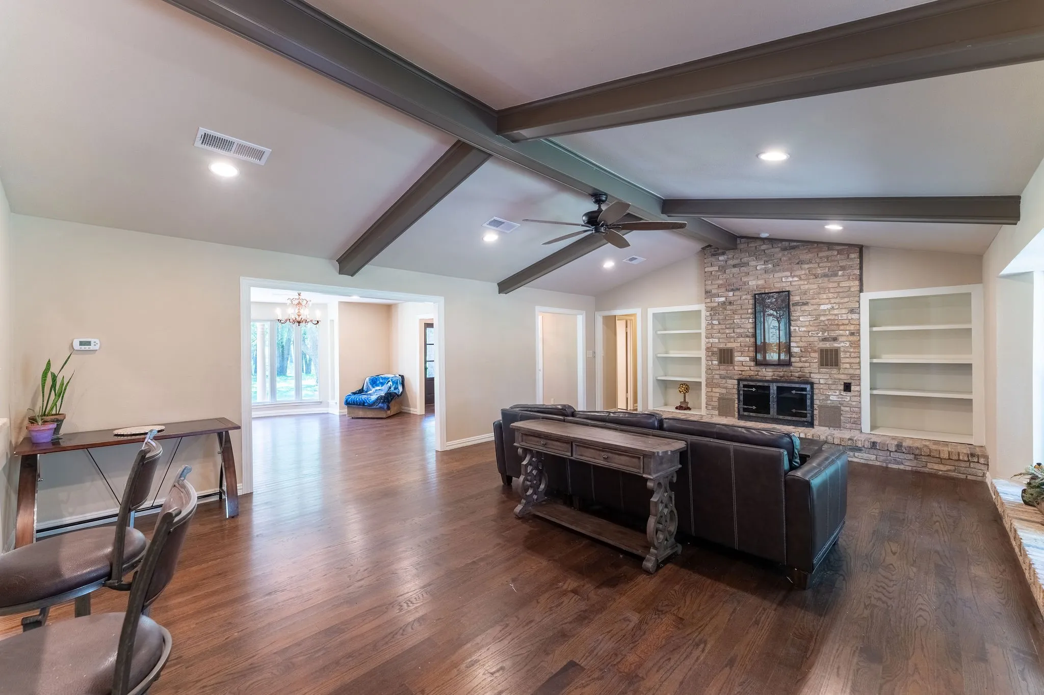 Single Family Residence For Sale in Grayson County , 27659 US Highway 377, Gordonville, Texas 76245, 3 Bedroom, 3 Bathroom, 2 Garage spaces, 2,707 Sqft, built in 1981, Price $975,000, mls#21273294, Real Estate Agent in Gordonville, Homes For Sale in Grayson county, Homes For Sale in Gordonville, Realtor in Gordonville Texas, Real Estate Brokerage Independent Realty Texas, Luminita Cordes Realtor