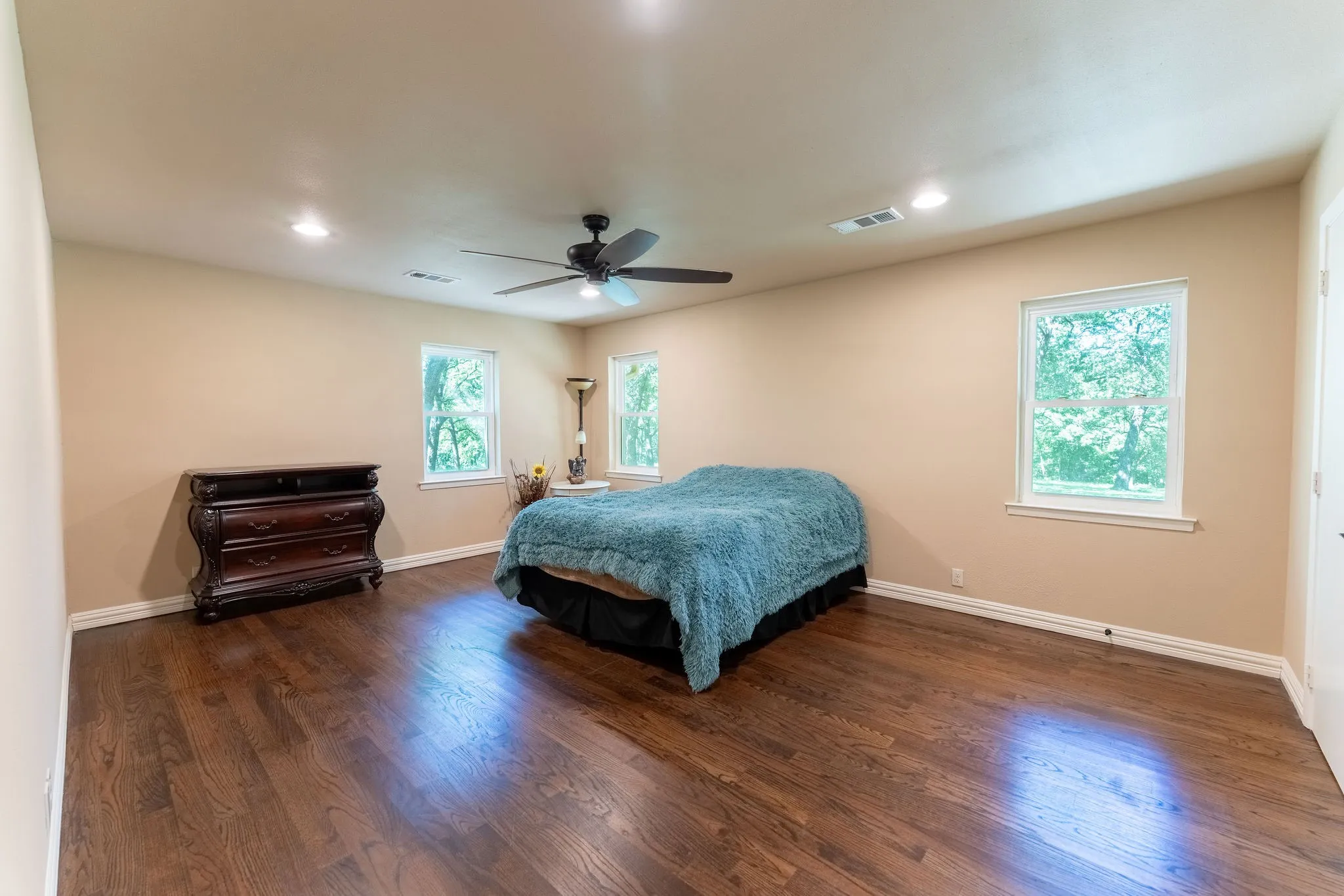 Single Family Residence For Sale in Grayson County , 27659 US Highway 377, Gordonville, Texas 76245, 3 Bedroom, 3 Bathroom, 2 Garage spaces, 2,707 Sqft, built in 1981, Price $975,000, mls#21273294, Real Estate Agent in Gordonville, Homes For Sale in Grayson county, Homes For Sale in Gordonville, Realtor in Gordonville Texas, Real Estate Brokerage Independent Realty Texas, Luminita Cordes Realtor