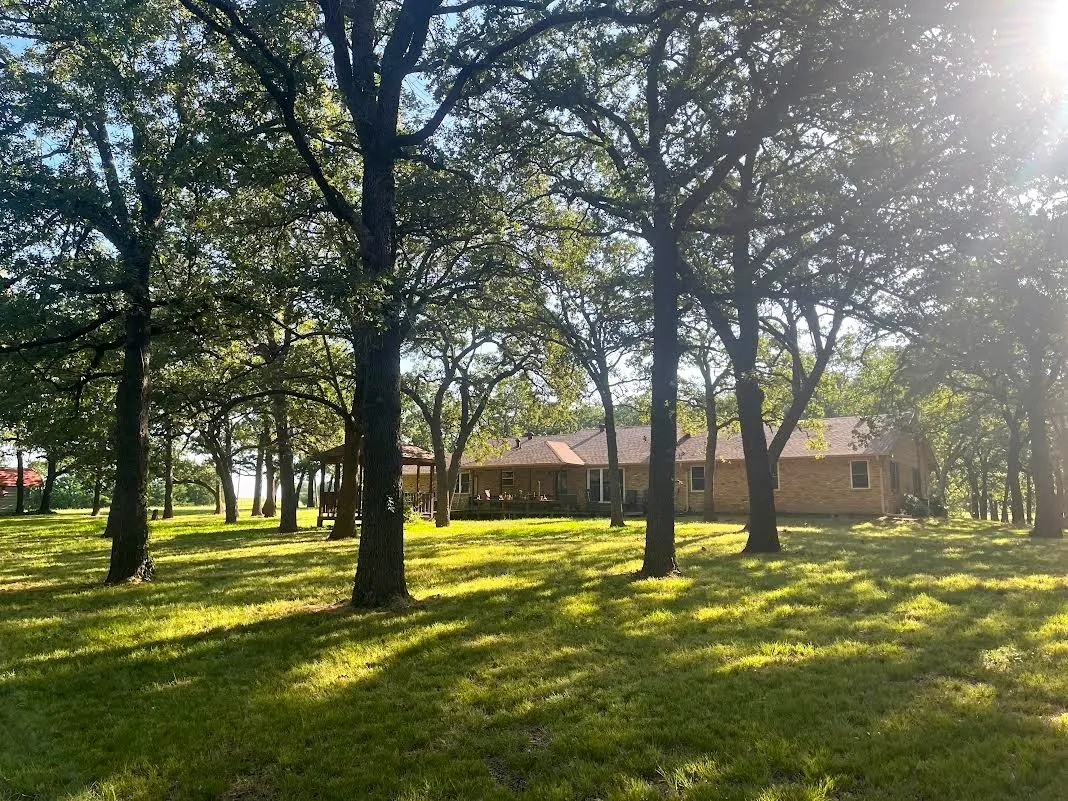 Single Family Residence For Sale in Grayson County , 27659 US Highway 377, Gordonville, Texas 76245, 3 Bedroom, 3 Bathroom, 2 Garage spaces, 2,707 Sqft, built in 1981, Price $975,000, mls#21273294, Real Estate Agent in Gordonville, Homes For Sale in Grayson county, Homes For Sale in Gordonville, Realtor in Gordonville Texas, Real Estate Brokerage Independent Realty Texas, Luminita Cordes Realtor