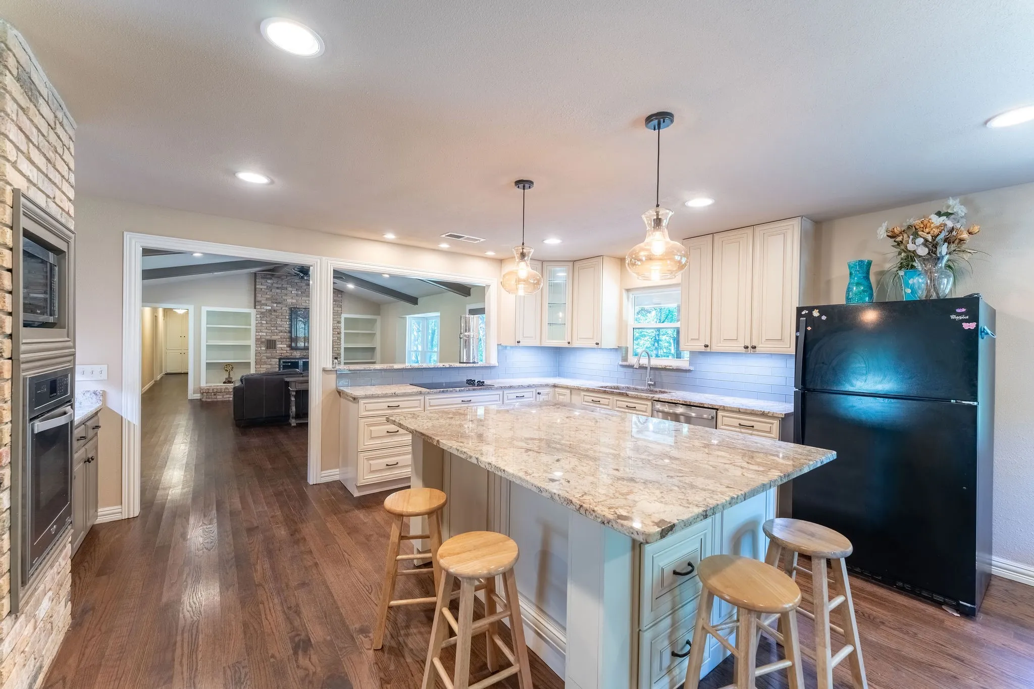Single Family Residence For Sale in Grayson County , 27659 US Highway 377, Gordonville, Texas 76245, 3 Bedroom, 3 Bathroom, 2 Garage spaces, 2,707 Sqft, built in 1981, Price $975,000, mls#21273294, Real Estate Agent in Gordonville, Homes For Sale in Grayson county, Homes For Sale in Gordonville, Realtor in Gordonville Texas, Real Estate Brokerage Independent Realty Texas, Luminita Cordes Realtor
