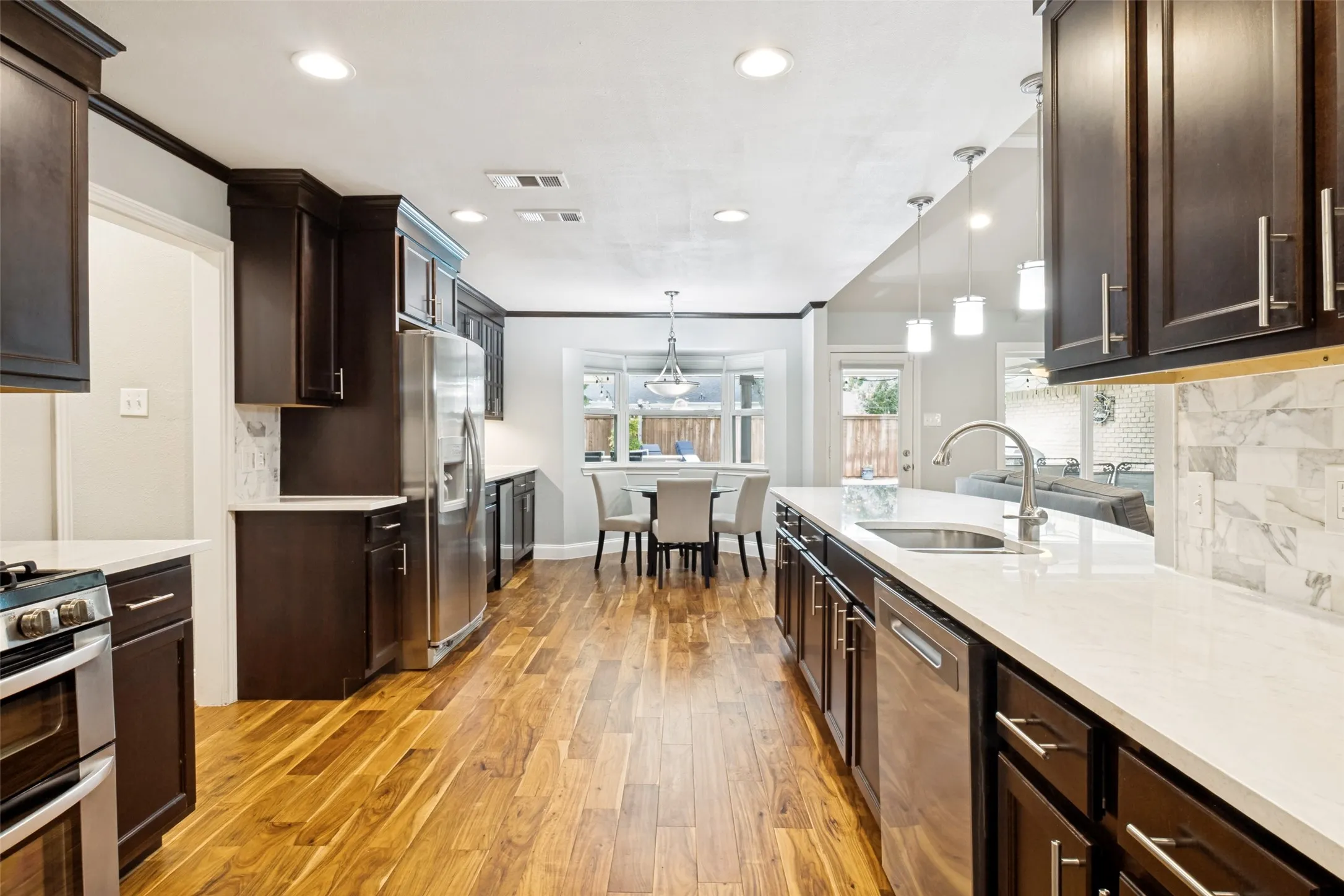Single Family Residence For Sale in Dallas County , 14952 Knollview Drive, Dallas, Texas 75248, 4 Bedroom, 4 Bathroom, 3 Garage spaces, 2,845 Sqft, built in 1967, mls#21274590, Real Estate Agent in Dallas, Homes For Sale in Dallas county, Homes For Sale in Dallas, Realtor in Dallas Texas, Real Estate Brokerage Independent Realty Texas, Luminita Cordes Realtor