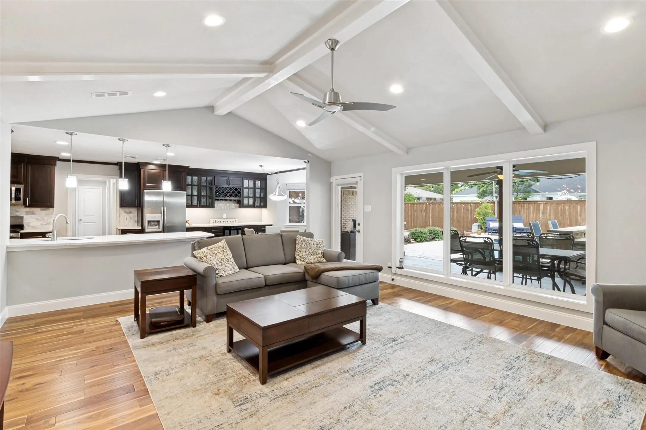 Single Family Residence For Sale in Dallas County , 14952 Knollview Drive, Dallas, Texas 75248, 4 Bedroom, 4 Bathroom, 3 Garage spaces, 2,845 Sqft, built in 1967, mls#21274590, Real Estate Agent in Dallas, Homes For Sale in Dallas county, Homes For Sale in Dallas, Realtor in Dallas Texas, Real Estate Brokerage Independent Realty Texas, Luminita Cordes Realtor
