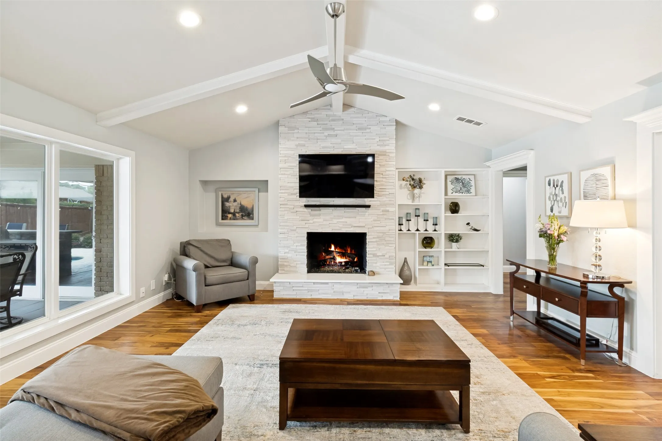 Single Family Residence For Sale in Dallas County , 14952 Knollview Drive, Dallas, Texas 75248, 4 Bedroom, 4 Bathroom, 3 Garage spaces, 2,845 Sqft, built in 1967, mls#21274590, Real Estate Agent in Dallas, Homes For Sale in Dallas county, Homes For Sale in Dallas, Realtor in Dallas Texas, Real Estate Brokerage Independent Realty Texas, Luminita Cordes Realtor
