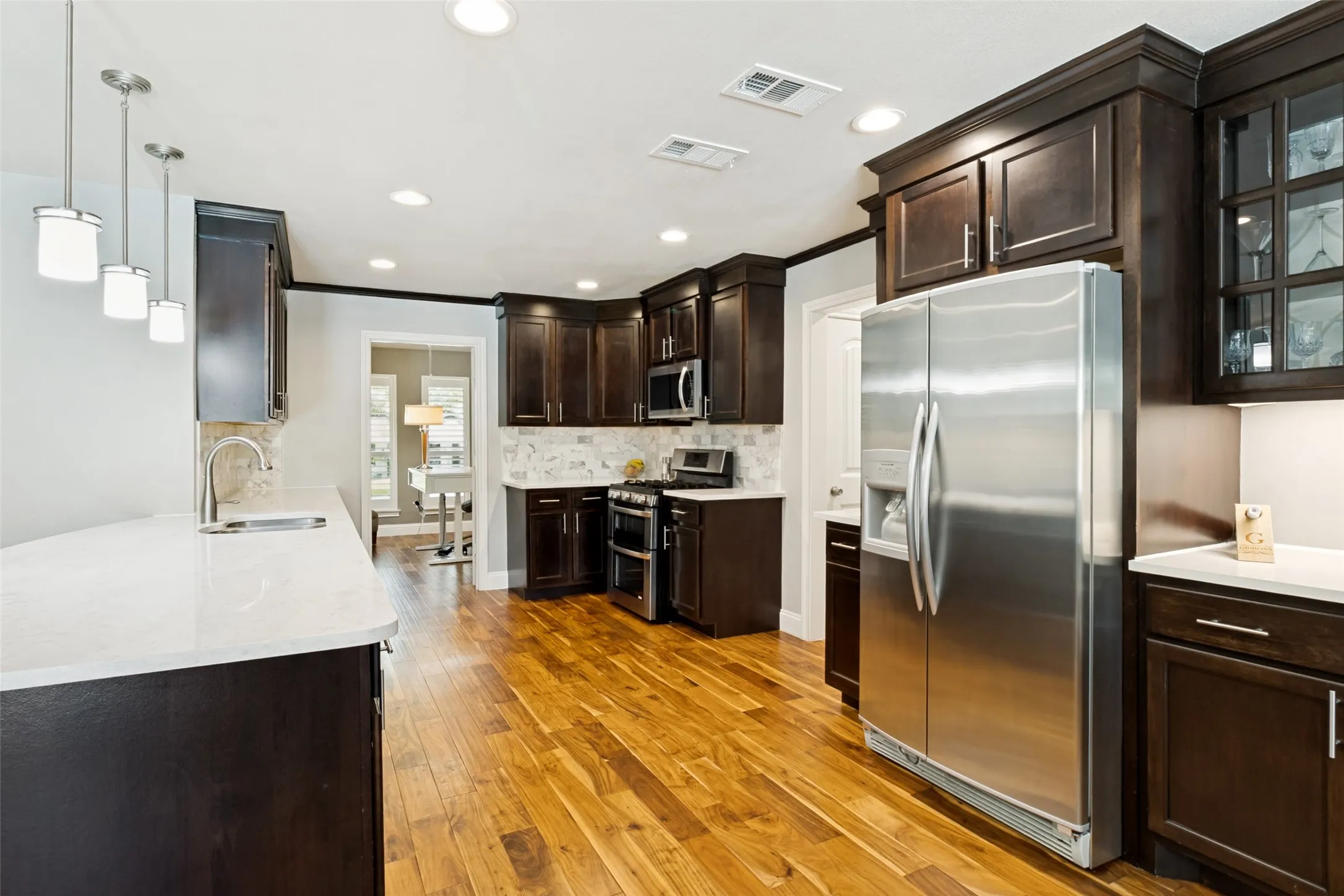 Single Family Residence For Sale in Dallas County , 14952 Knollview Drive, Dallas, Texas 75248, 4 Bedroom, 4 Bathroom, 3 Garage spaces, 2,845 Sqft, built in 1967, mls#21274590, Real Estate Agent in Dallas, Homes For Sale in Dallas county, Homes For Sale in Dallas, Realtor in Dallas Texas, Real Estate Brokerage Independent Realty Texas, Luminita Cordes Realtor