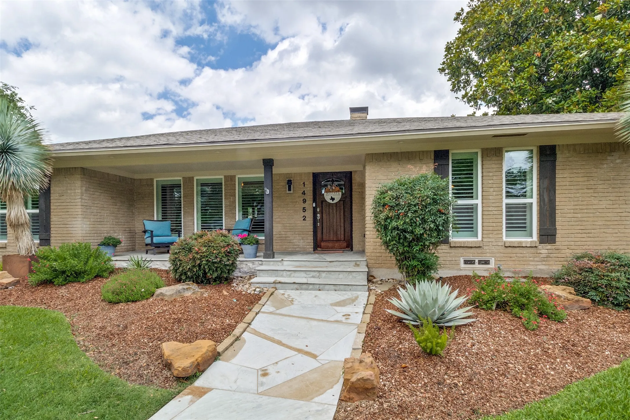 Single Family Residence For Sale in Dallas County , 14952 Knollview Drive, Dallas, Texas 75248, 4 Bedroom, 4 Bathroom, 3 Garage spaces, 2,845 Sqft, built in 1967, mls#21274590, Real Estate Agent in Dallas, Homes For Sale in Dallas county, Homes For Sale in Dallas, Realtor in Dallas Texas, Real Estate Brokerage Independent Realty Texas, Luminita Cordes Realtor