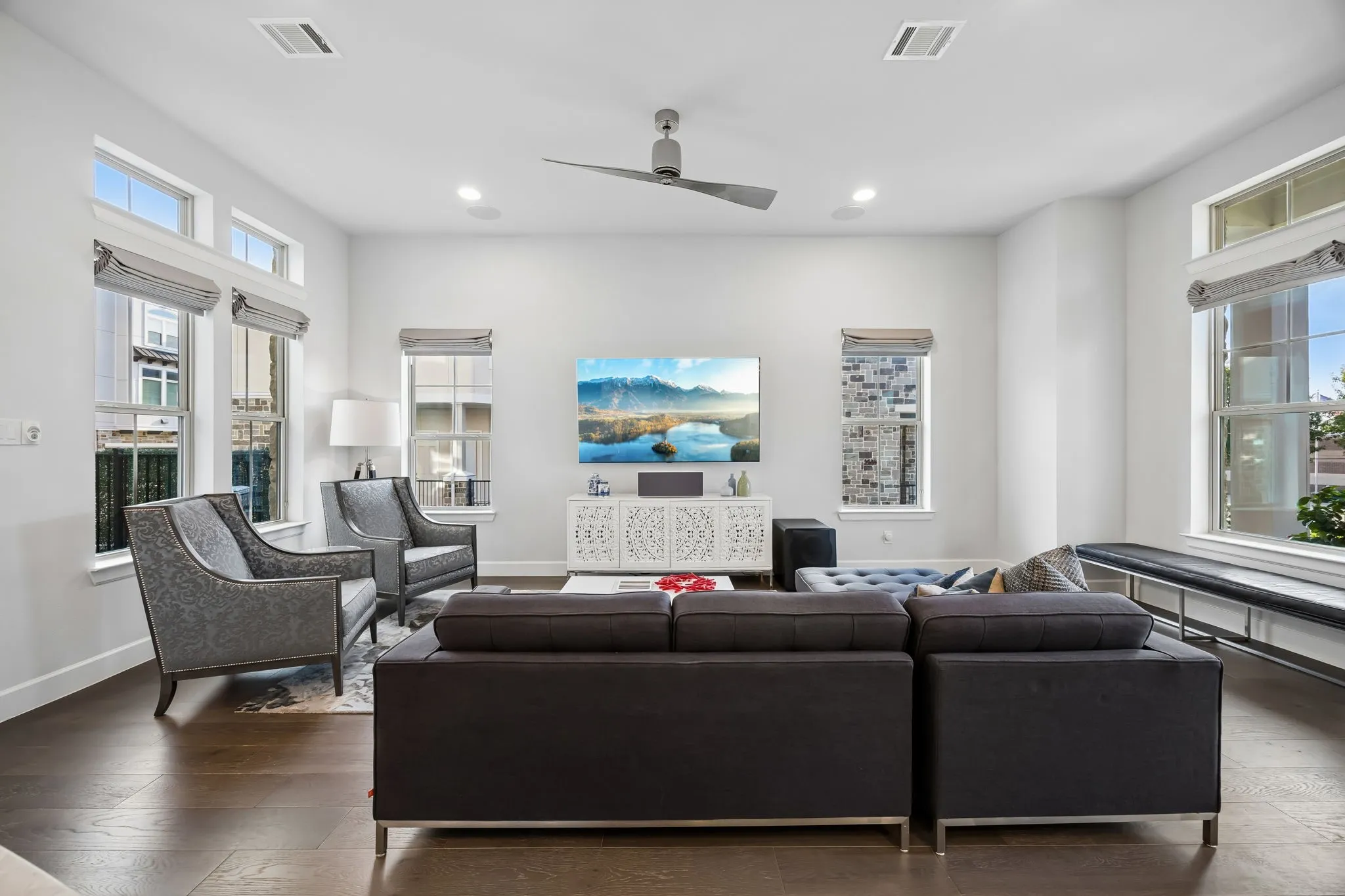 Single Family Residence For Sale in Dallas County , 1925 Woodland Heights Place, Dallas, Texas 75208, 3 Bedrooms, 4 Bathrooms, 2 Garage spaces, 2,714 Sqft, built in 2017, Price $785,000, mls#21275257, Real Estate Agent in Dallas, Homes For Sale in Dallas county, Homes For Sale in Dallas, Realtor in Dallas Texas, Real Estate Brokerage Independent Realty Texas, Luminita Cordes Realtor