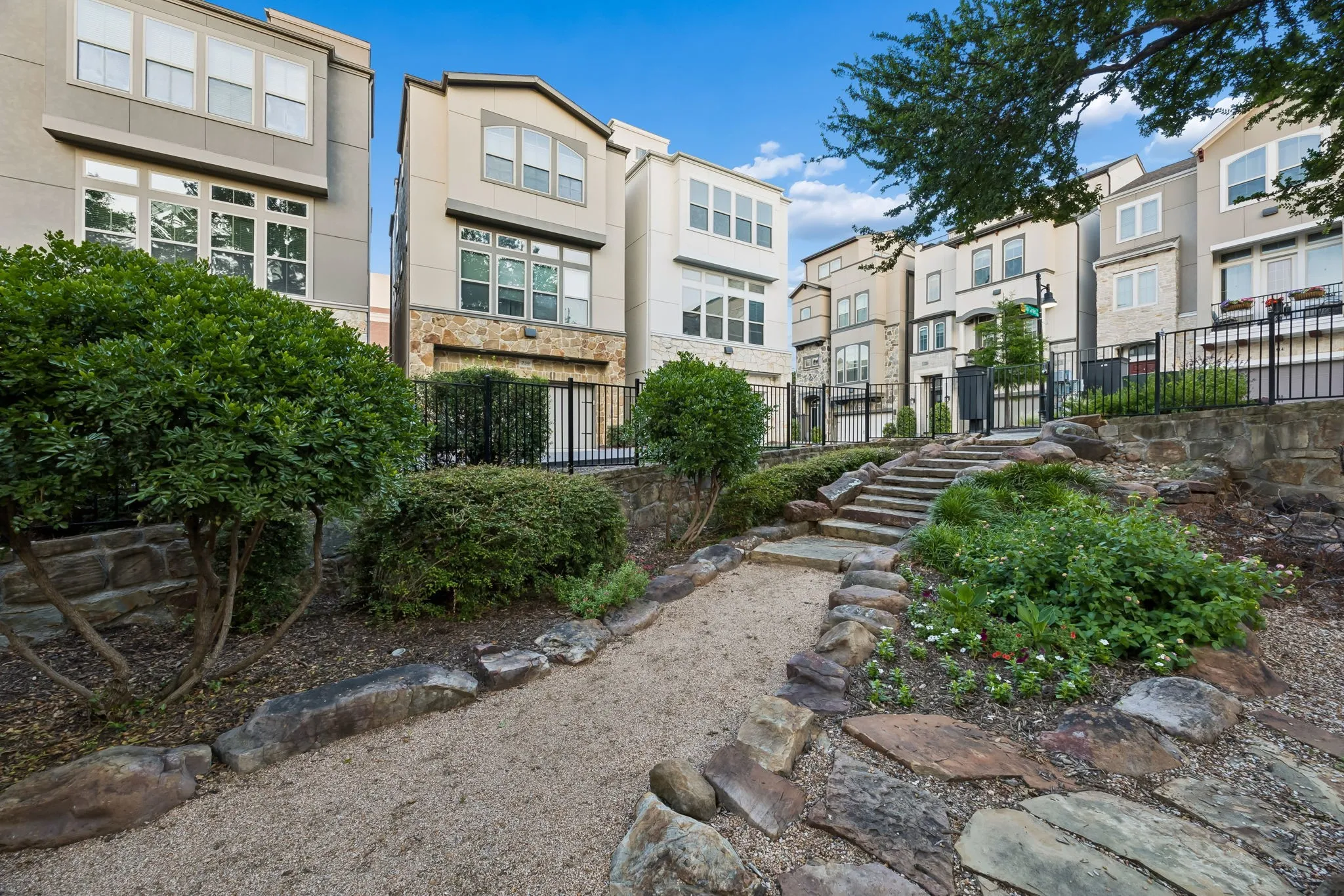 Single Family Residence For Sale in Dallas County , 1925 Woodland Heights Place, Dallas, Texas 75208, 3 Bedrooms, 4 Bathrooms, 2 Garage spaces, 2,714 Sqft, built in 2017, Price $785,000, mls#21275257, Real Estate Agent in Dallas, Homes For Sale in Dallas county, Homes For Sale in Dallas, Realtor in Dallas Texas, Real Estate Brokerage Independent Realty Texas, Luminita Cordes Realtor