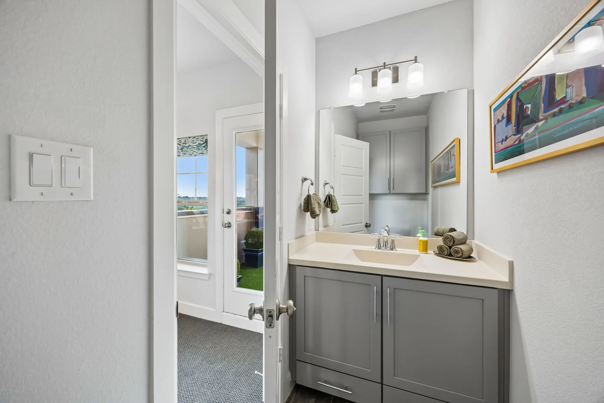 Single Family Residence For Sale in Dallas County , 1925 Woodland Heights Place, Dallas, Texas 75208, 3 Bedrooms, 4 Bathrooms, 2 Garage spaces, 2,714 Sqft, built in 2017, Price $785,000, mls#21275257, Real Estate Agent in Dallas, Homes For Sale in Dallas county, Homes For Sale in Dallas, Realtor in Dallas Texas, Real Estate Brokerage Independent Realty Texas, Luminita Cordes Realtor