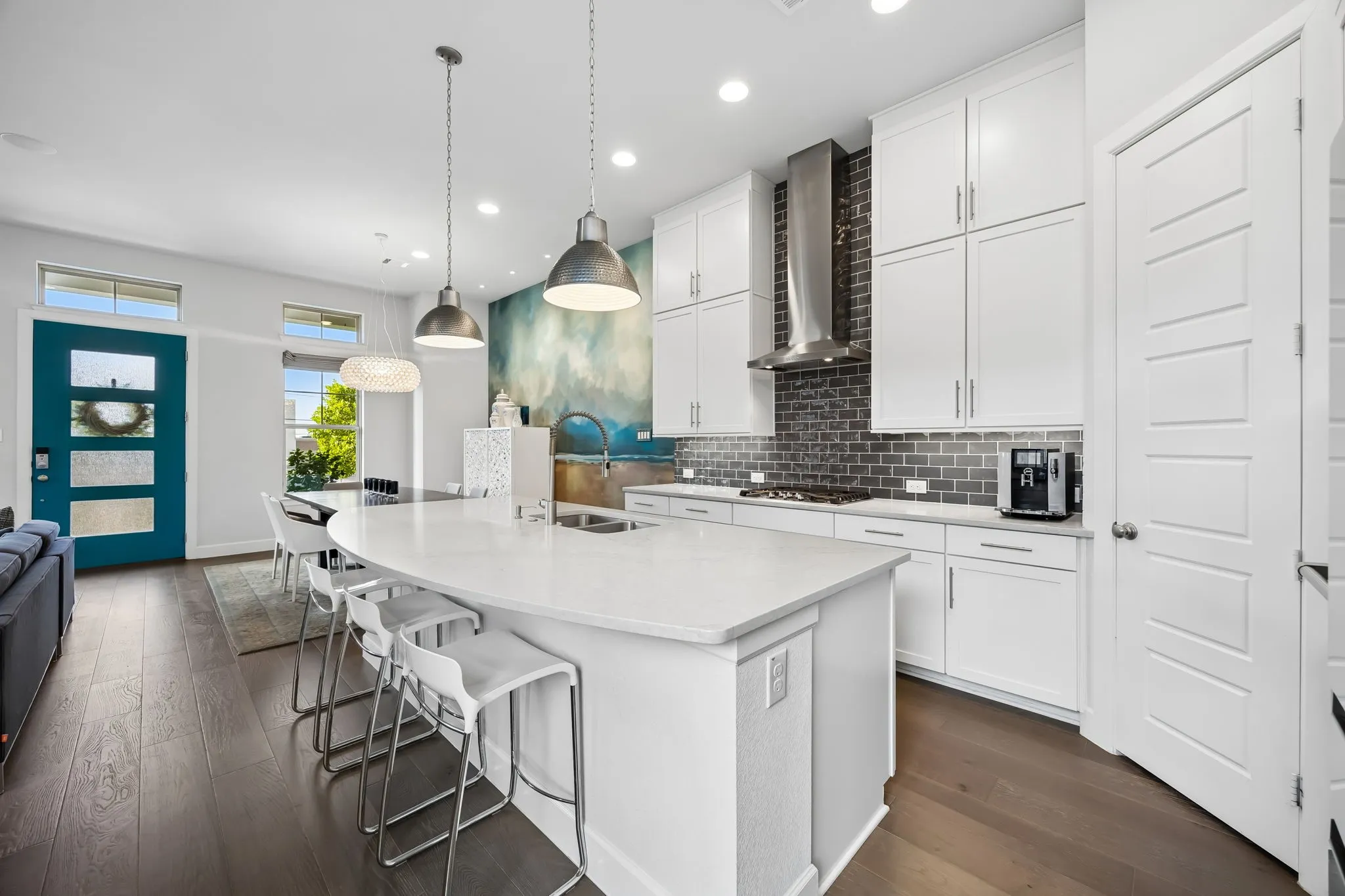 Single Family Residence For Sale in Dallas County , 1925 Woodland Heights Place, Dallas, Texas 75208, 3 Bedrooms, 4 Bathrooms, 2 Garage spaces, 2,714 Sqft, built in 2017, Price $785,000, mls#21275257, Real Estate Agent in Dallas, Homes For Sale in Dallas county, Homes For Sale in Dallas, Realtor in Dallas Texas, Real Estate Brokerage Independent Realty Texas, Luminita Cordes Realtor