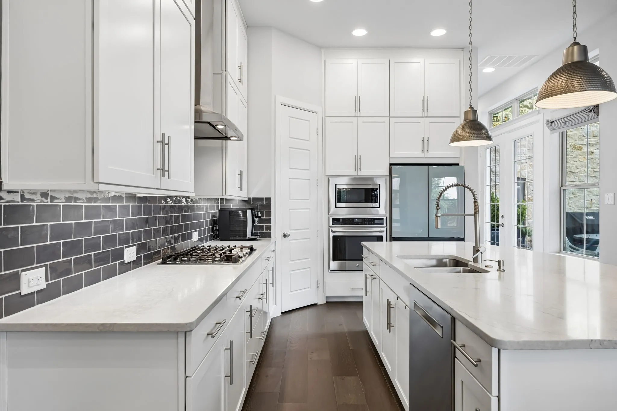 Single Family Residence For Sale in Dallas County , 1925 Woodland Heights Place, Dallas, Texas 75208, 3 Bedrooms, 4 Bathrooms, 2 Garage spaces, 2,714 Sqft, built in 2017, Price $785,000, mls#21275257, Real Estate Agent in Dallas, Homes For Sale in Dallas county, Homes For Sale in Dallas, Realtor in Dallas Texas, Real Estate Brokerage Independent Realty Texas, Luminita Cordes Realtor