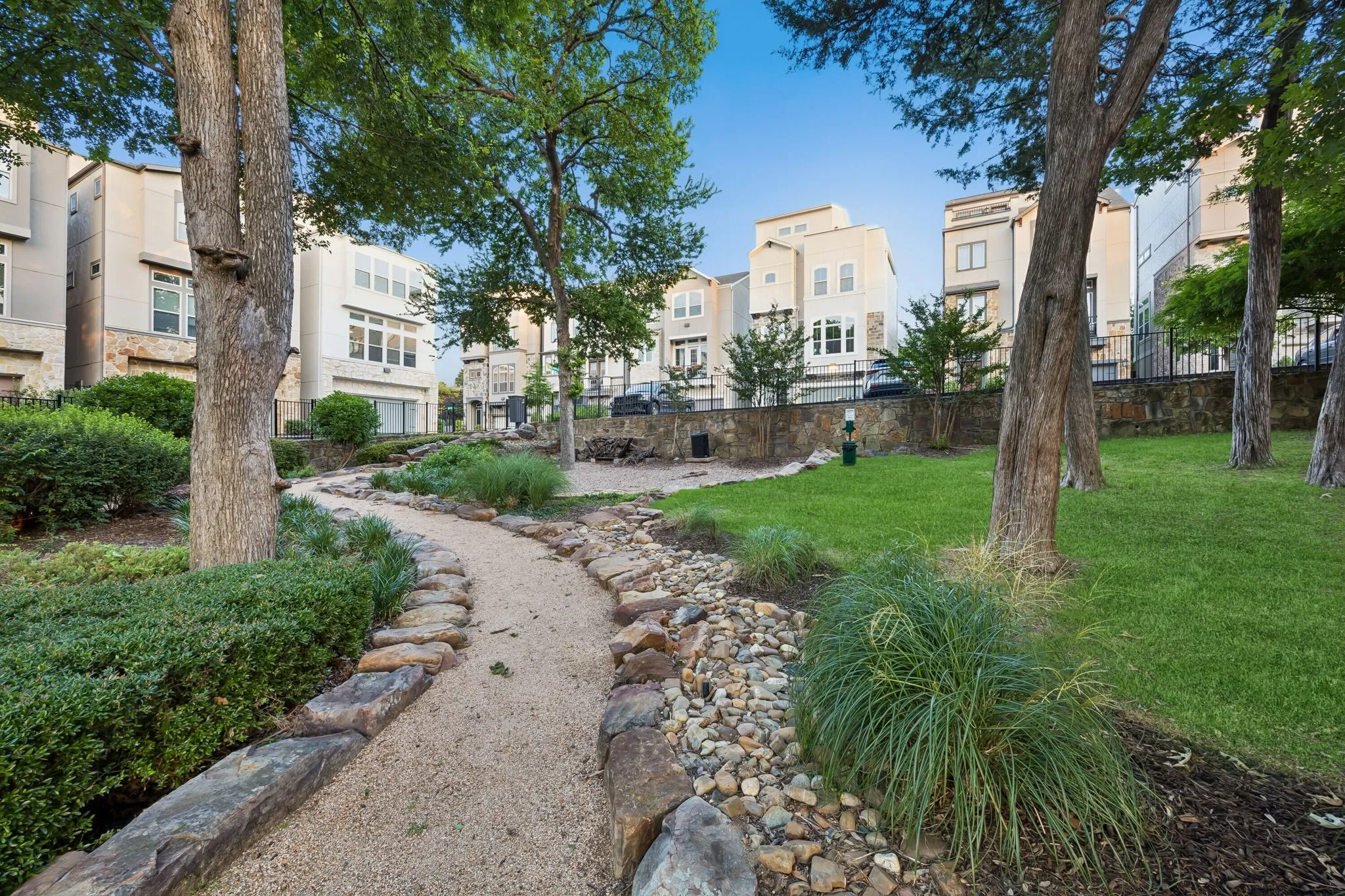 Single Family Residence For Sale in Dallas County , 1925 Woodland Heights Place, Dallas, Texas 75208, 3 Bedrooms, 4 Bathrooms, 2 Garage spaces, 2,714 Sqft, built in 2017, Price $785,000, mls#21275257, Real Estate Agent in Dallas, Homes For Sale in Dallas county, Homes For Sale in Dallas, Realtor in Dallas Texas, Real Estate Brokerage Independent Realty Texas, Luminita Cordes Realtor