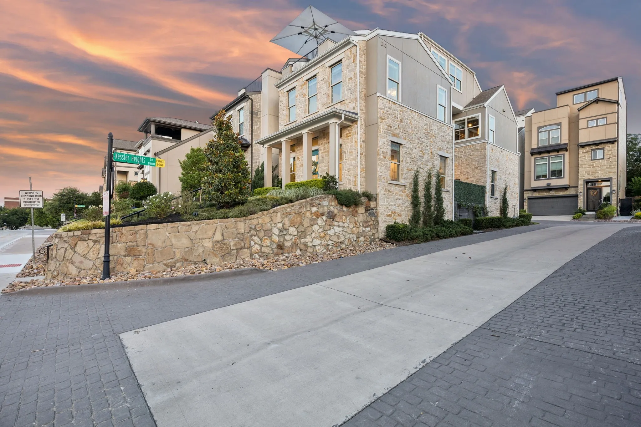 Single Family Residence For Sale in Dallas County , 1925 Woodland Heights Place, Dallas, Texas 75208, 3 Bedrooms, 4 Bathrooms, 2 Garage spaces, 2,714 Sqft, built in 2017, Price $785,000, mls#21275257, Real Estate Agent in Dallas, Homes For Sale in Dallas county, Homes For Sale in Dallas, Realtor in Dallas Texas, Real Estate Brokerage Independent Realty Texas, Luminita Cordes Realtor