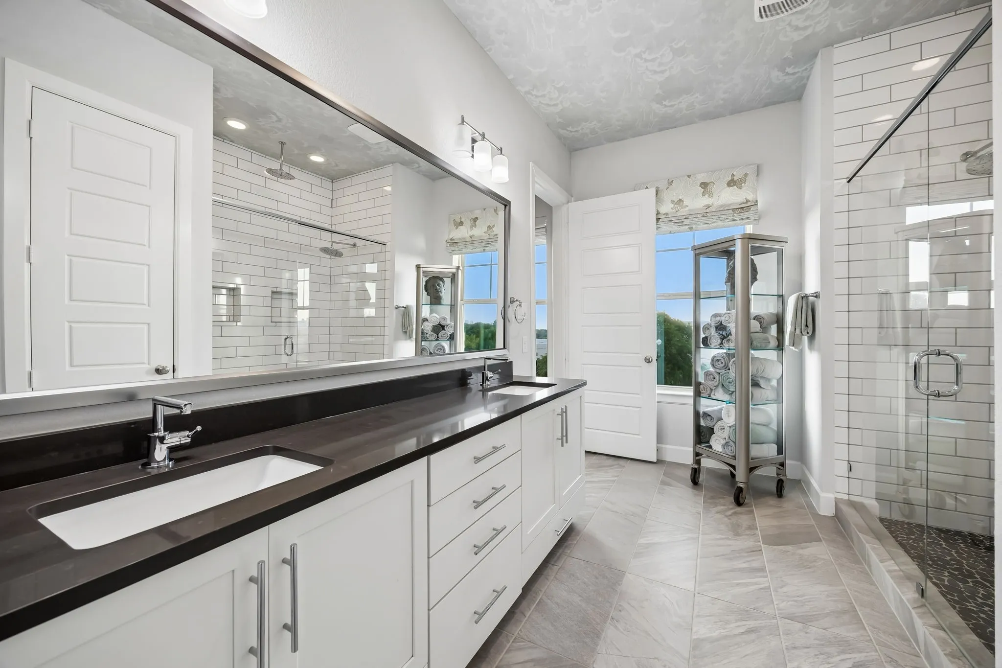 Single Family Residence For Sale in Dallas County , 1925 Woodland Heights Place, Dallas, Texas 75208, 3 Bedrooms, 4 Bathrooms, 2 Garage spaces, 2,714 Sqft, built in 2017, Price $785,000, mls#21275257, Real Estate Agent in Dallas, Homes For Sale in Dallas county, Homes For Sale in Dallas, Realtor in Dallas Texas, Real Estate Brokerage Independent Realty Texas, Luminita Cordes Realtor