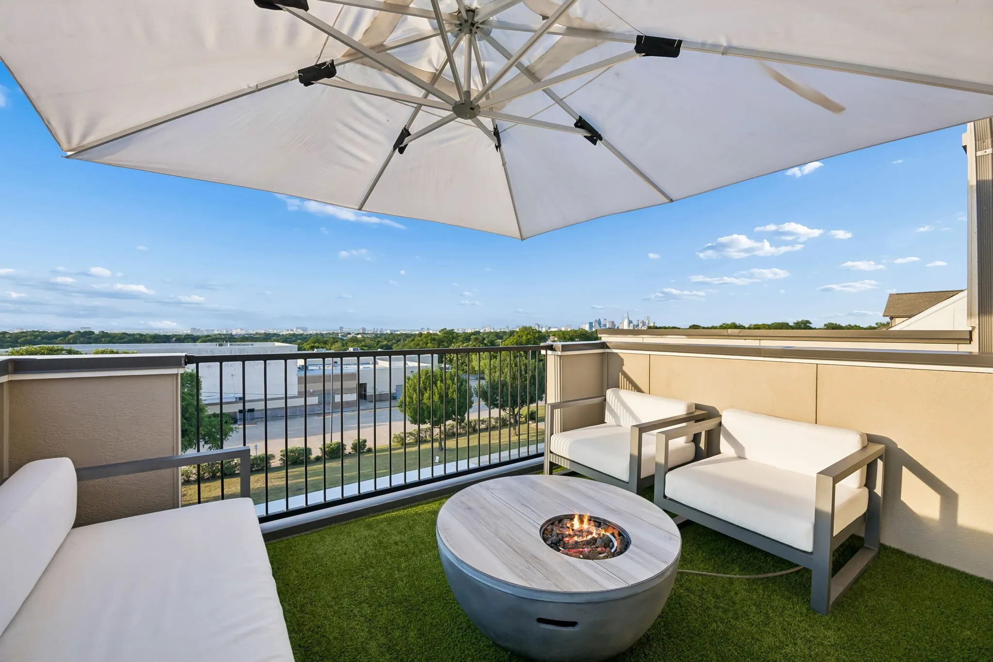 Single Family Residence For Sale in Dallas County , 1925 Woodland Heights Place, Dallas, Texas 75208, 3 Bedrooms, 4 Bathrooms, 2 Garage spaces, 2,714 Sqft, built in 2017, Price $785,000, mls#21275257, Real Estate Agent in Dallas, Homes For Sale in Dallas county, Homes For Sale in Dallas, Realtor in Dallas Texas, Real Estate Brokerage Independent Realty Texas, Luminita Cordes Realtor