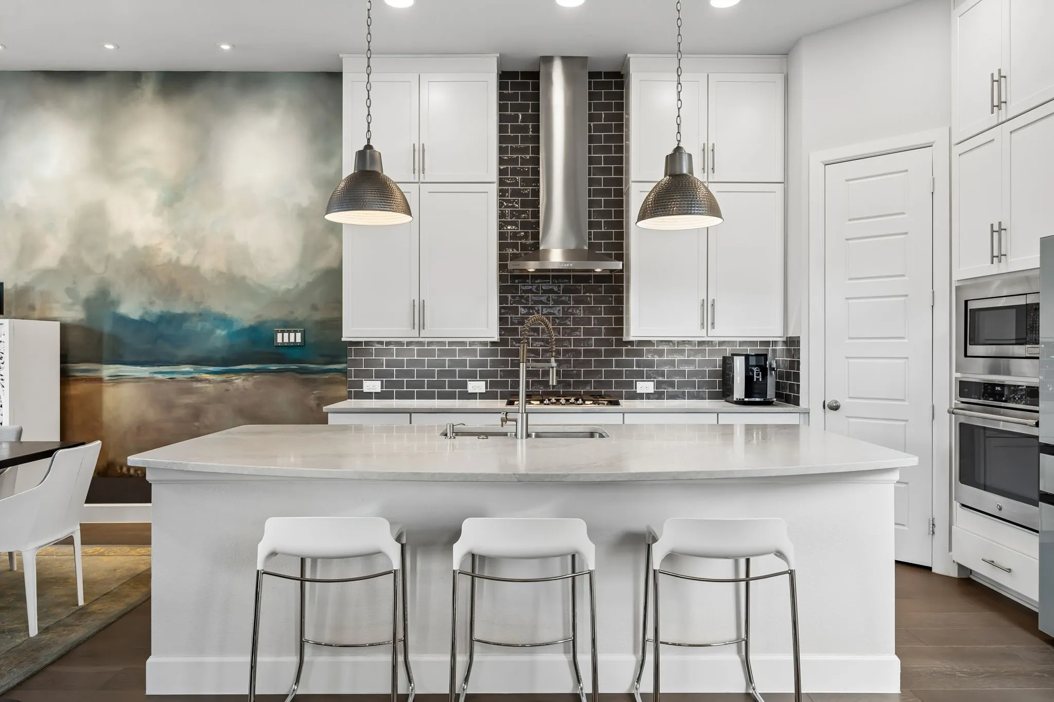 Single Family Residence For Sale in Dallas County , 1925 Woodland Heights Place, Dallas, Texas 75208, 3 Bedrooms, 4 Bathrooms, 2 Garage spaces, 2,714 Sqft, built in 2017, Price $785,000, mls#21275257, Real Estate Agent in Dallas, Homes For Sale in Dallas county, Homes For Sale in Dallas, Realtor in Dallas Texas, Real Estate Brokerage Independent Realty Texas, Luminita Cordes Realtor