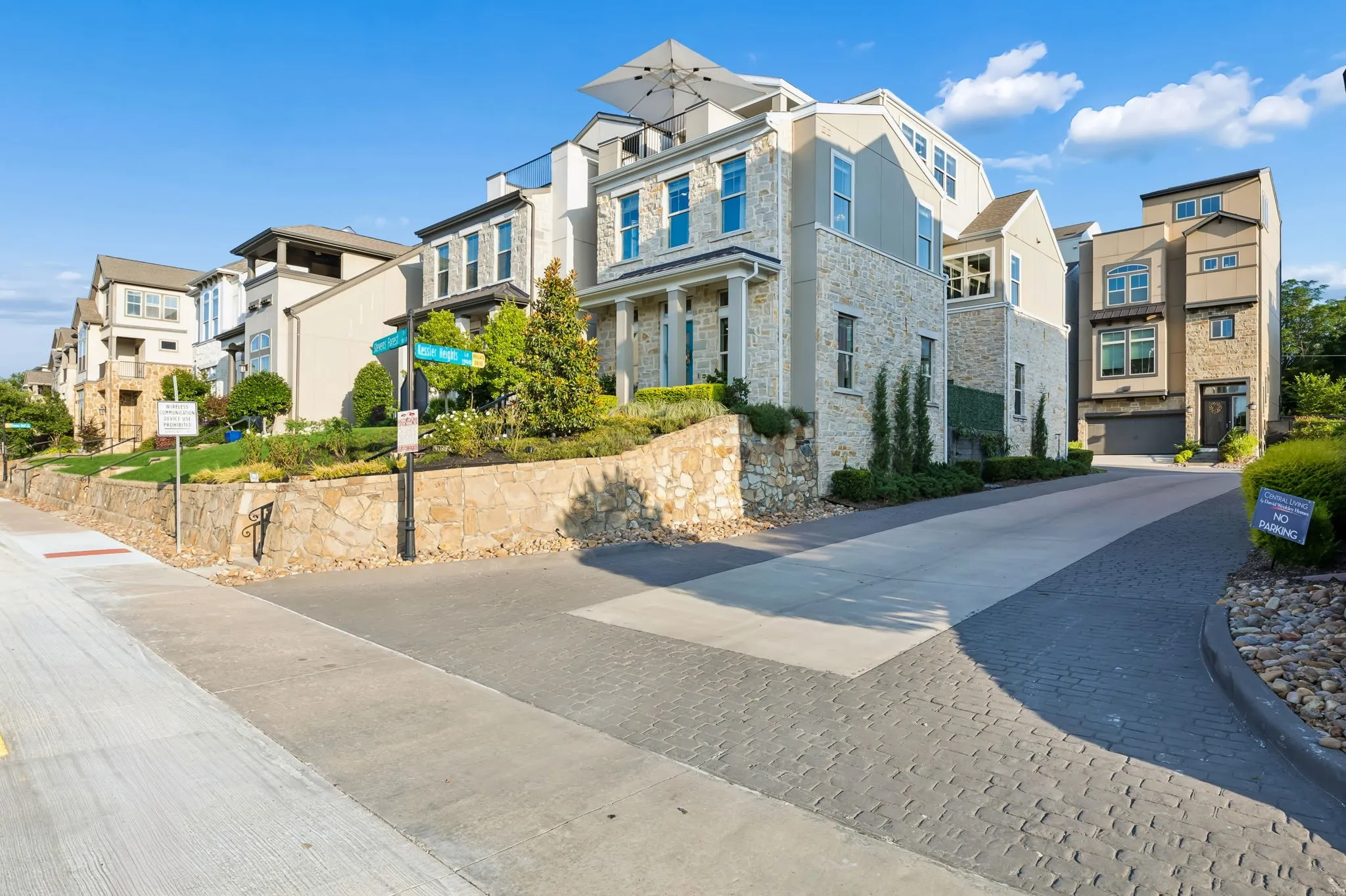 Single Family Residence For Sale in Dallas County , 1925 Woodland Heights Place, Dallas, Texas 75208, 3 Bedrooms, 4 Bathrooms, 2 Garage spaces, 2,714 Sqft, built in 2017, Price $785,000, mls#21275257, Real Estate Agent in Dallas, Homes For Sale in Dallas county, Homes For Sale in Dallas, Realtor in Dallas Texas, Real Estate Brokerage Independent Realty Texas, Luminita Cordes Realtor