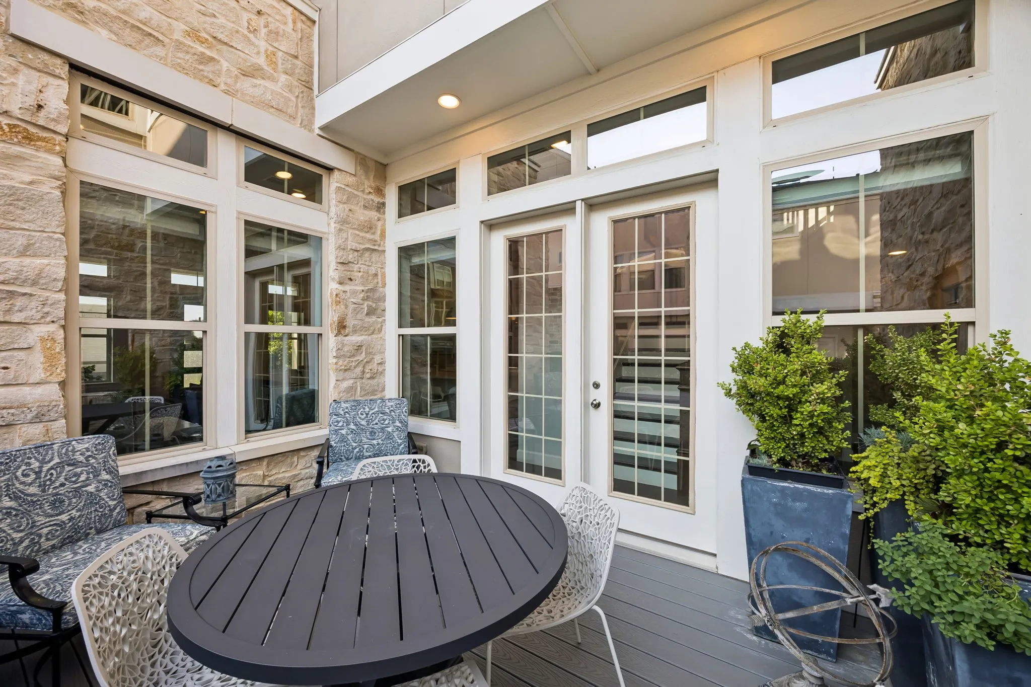 Single Family Residence For Sale in Dallas County , 1925 Woodland Heights Place, Dallas, Texas 75208, 3 Bedrooms, 4 Bathrooms, 2 Garage spaces, 2,714 Sqft, built in 2017, Price $785,000, mls#21275257, Real Estate Agent in Dallas, Homes For Sale in Dallas county, Homes For Sale in Dallas, Realtor in Dallas Texas, Real Estate Brokerage Independent Realty Texas, Luminita Cordes Realtor