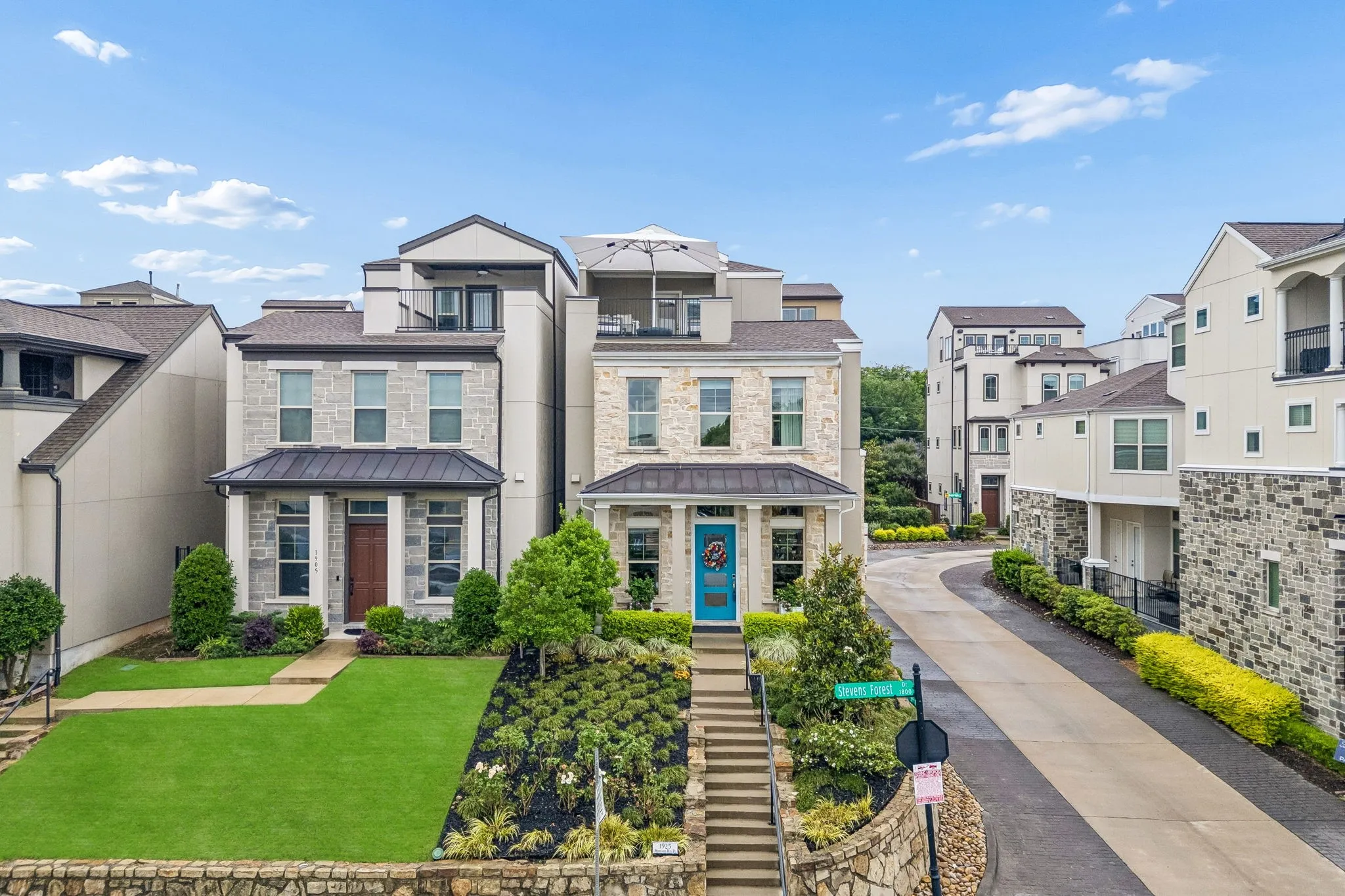 Single Family Residence For Sale in Dallas County , 1925 Woodland Heights Place, Dallas, Texas 75208, 3 Bedrooms, 4 Bathrooms, 2 Garage spaces, 2,714 Sqft, built in 2017, Price $785,000, mls#21275257, Real Estate Agent in Dallas, Homes For Sale in Dallas county, Homes For Sale in Dallas, Realtor in Dallas Texas, Real Estate Brokerage Independent Realty Texas, Luminita Cordes Realtor