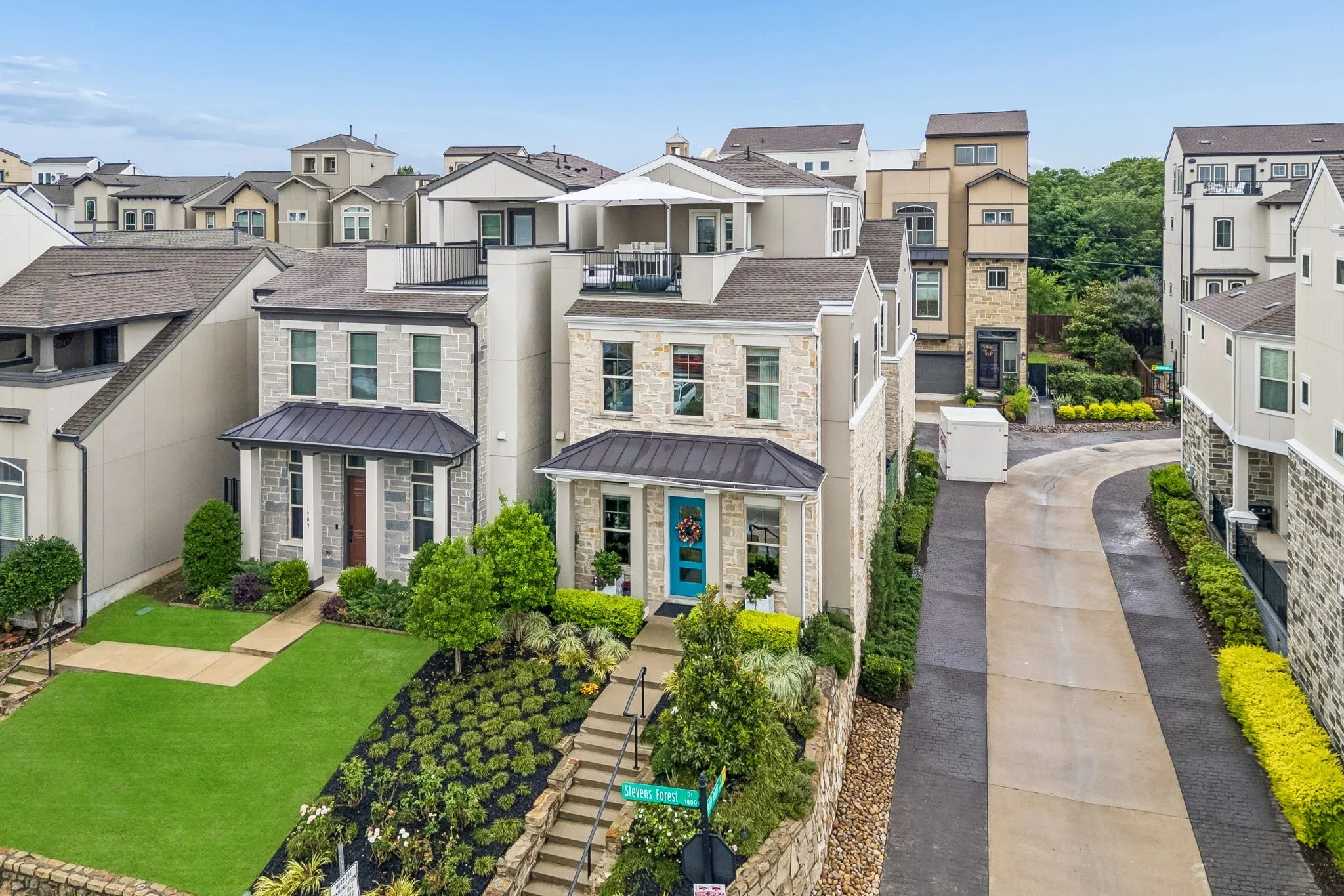 Single Family Residence For Sale in Dallas County , 1925 Woodland Heights Place, Dallas, Texas 75208, 3 Bedrooms, 4 Bathrooms, 2 Garage spaces, 2,714 Sqft, built in 2017, Price $785,000, mls#21275257, Real Estate Agent in Dallas, Homes For Sale in Dallas county, Homes For Sale in Dallas, Realtor in Dallas Texas, Real Estate Brokerage Independent Realty Texas, Luminita Cordes Realtor
