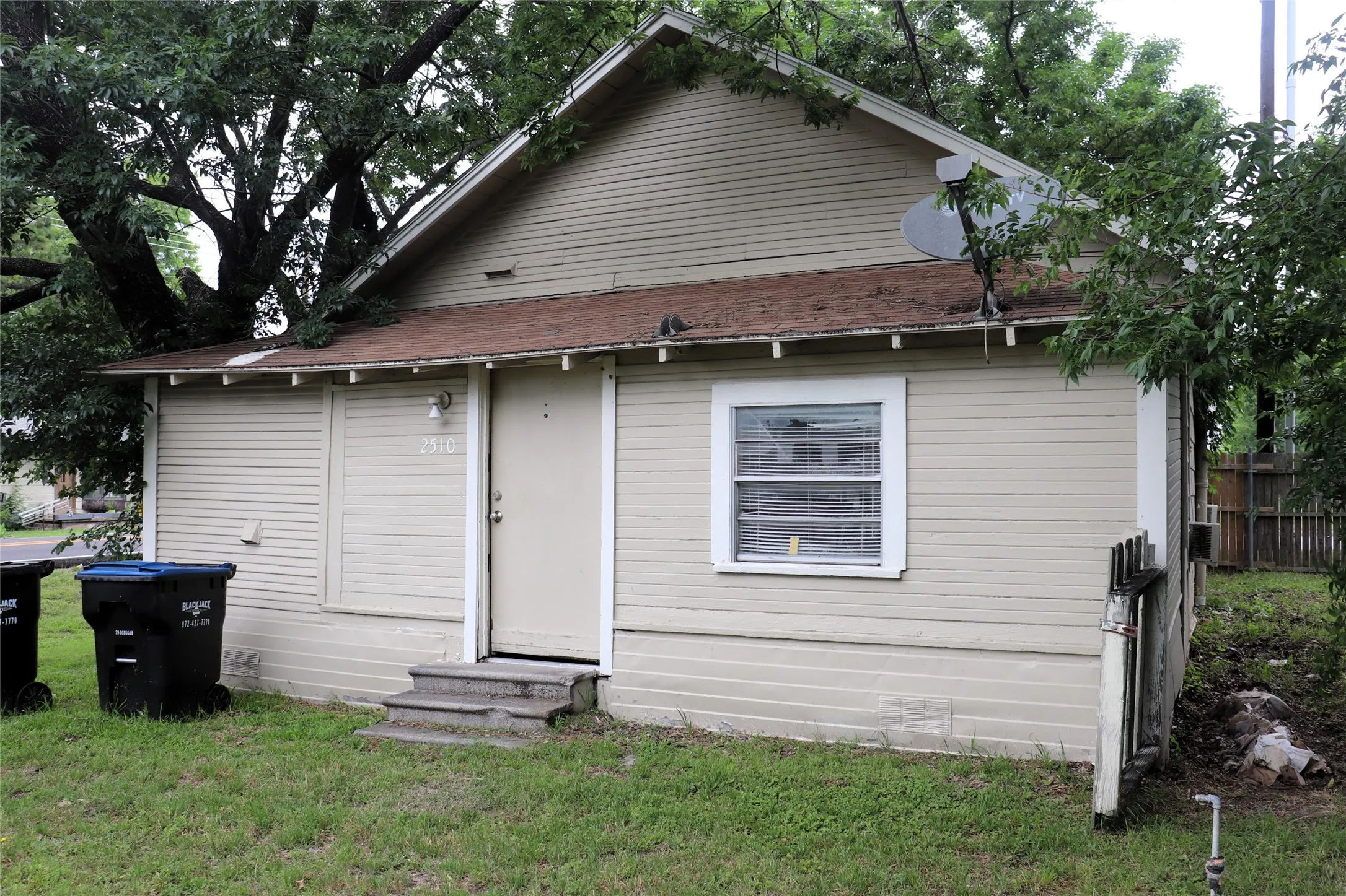 Single Family Residence For Sale in Hunt County , 2510 Gilmer Street, Caddo Mills, Texas 75135, 2 Bedrooms, 1 Bathroom, Garage spaces, 720 Sqft, built in 1970, Price $124,900, mls#21270591, Real Estate Agent in Caddo Mills, Homes For Sale in Hunt county, Homes For Sale in Caddo Mills, Realtor in Caddo Mills Texas, Real Estate Brokerage Independent Realty Texas, Luminita Cordes Realtor