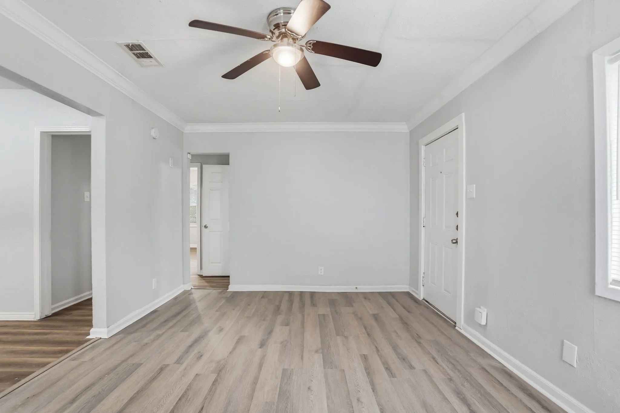 Single Family Residence For Sale in Dallas County , 2547 Wilton Avenue, Dallas, Texas 75211, 4 Bedroom, 1 Bathroom, Garage spaces, 1,222 Sqft, built in 1942, mls#21274849, Real Estate Agent in Dallas, Homes For Sale in Dallas county, Homes For Sale in Dallas, Realtor in Dallas Texas, Real Estate Brokerage Independent Realty Texas, Luminita Cordes Realtor