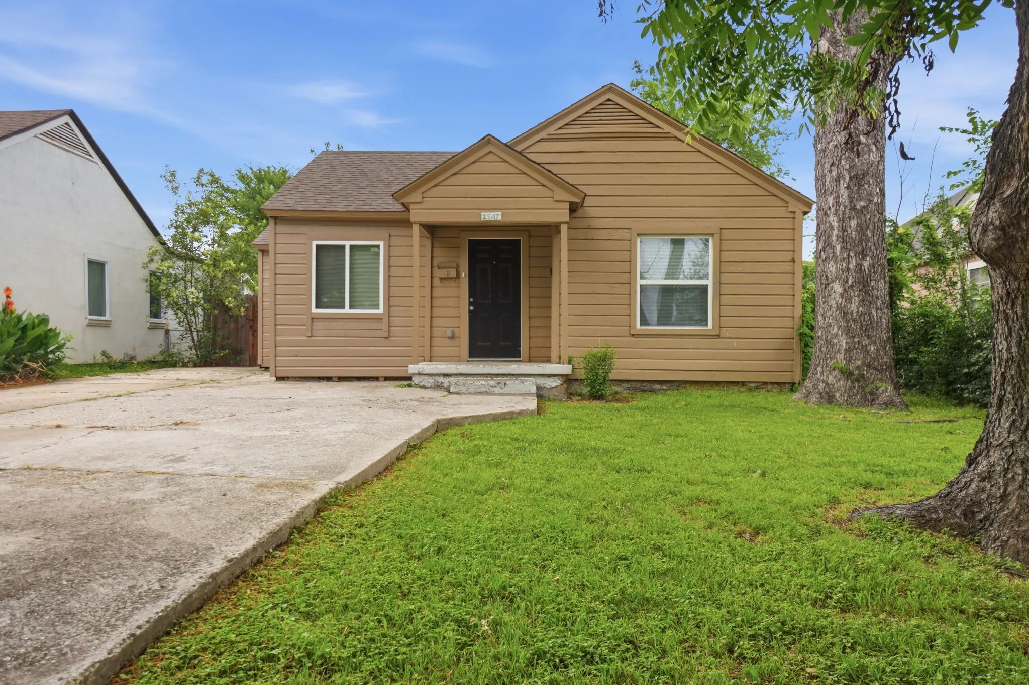Single Family Residence For Sale in Dallas County , 2547 Wilton Avenue, Dallas, Texas 75211, 4 Bedroom, 1 Bathroom, Garage spaces, 1,222 Sqft, built in 1942, mls#21274849, Real Estate Agent in Dallas, Homes For Sale in Dallas county, Homes For Sale in Dallas, Realtor in Dallas Texas, Real Estate Brokerage Independent Realty Texas, Luminita Cordes Realtor