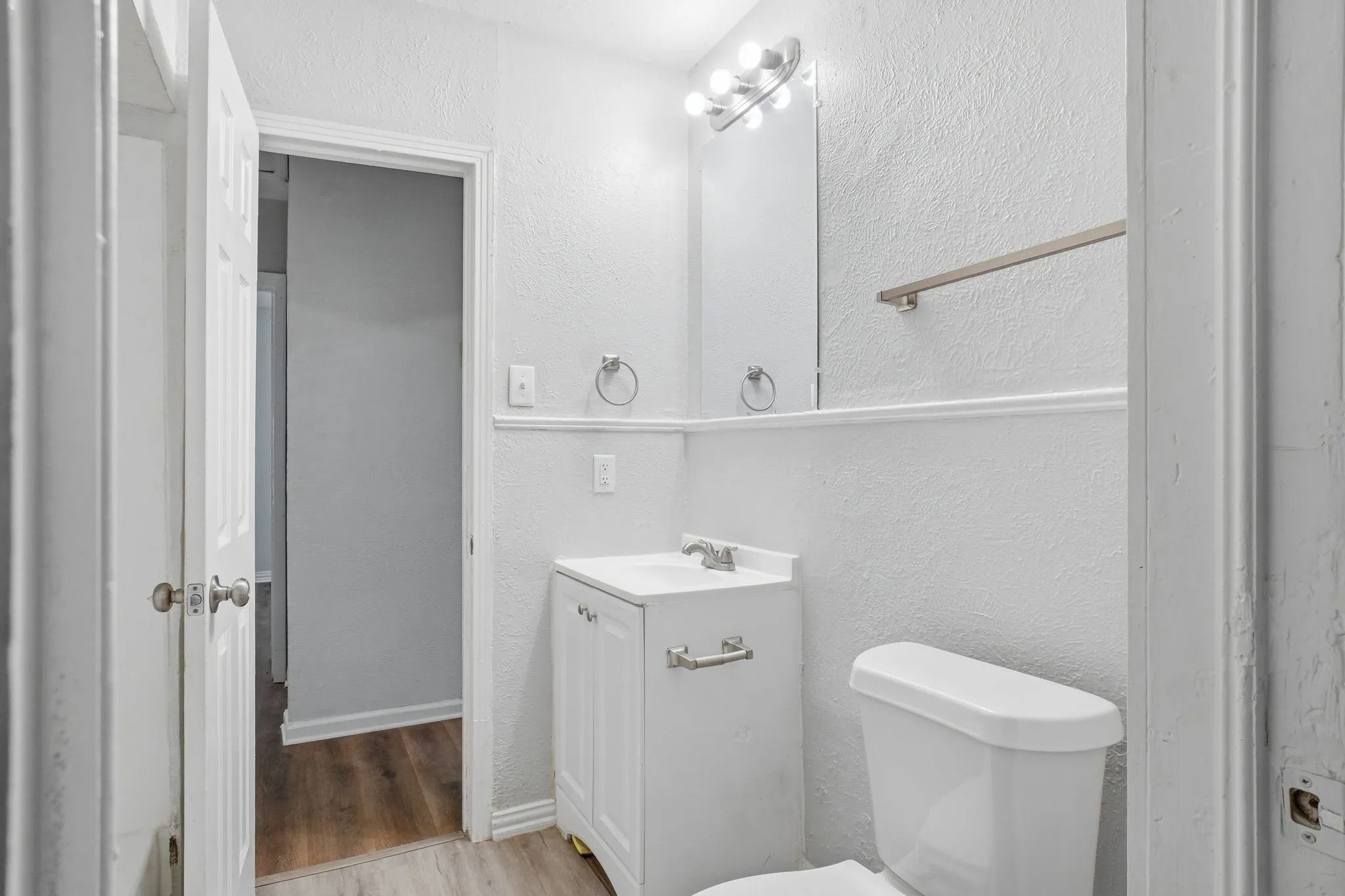 Single Family Residence For Sale in Dallas County , 2547 Wilton Avenue, Dallas, Texas 75211, 4 Bedroom, 1 Bathroom, Garage spaces, 1,222 Sqft, built in 1942, mls#21274849, Real Estate Agent in Dallas, Homes For Sale in Dallas county, Homes For Sale in Dallas, Realtor in Dallas Texas, Real Estate Brokerage Independent Realty Texas, Luminita Cordes Realtor